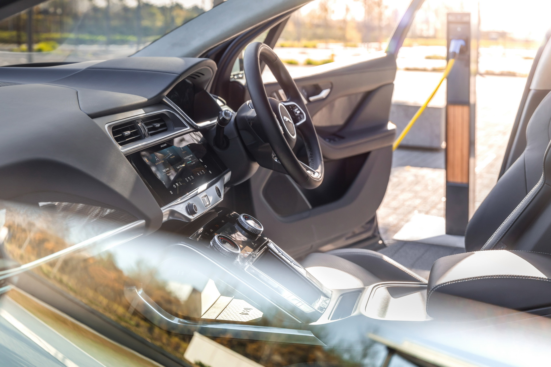 2021 Jaguar I-Pace Unveiled With More Tech, New Visuals