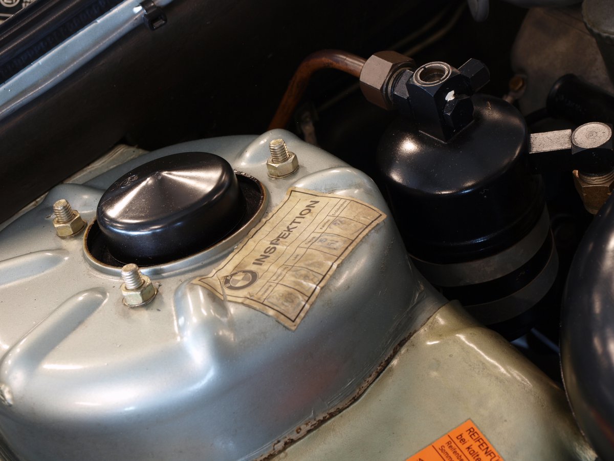 1979 BMW 633 CSi With 1,000 Miles On The Clock Goes For $97k