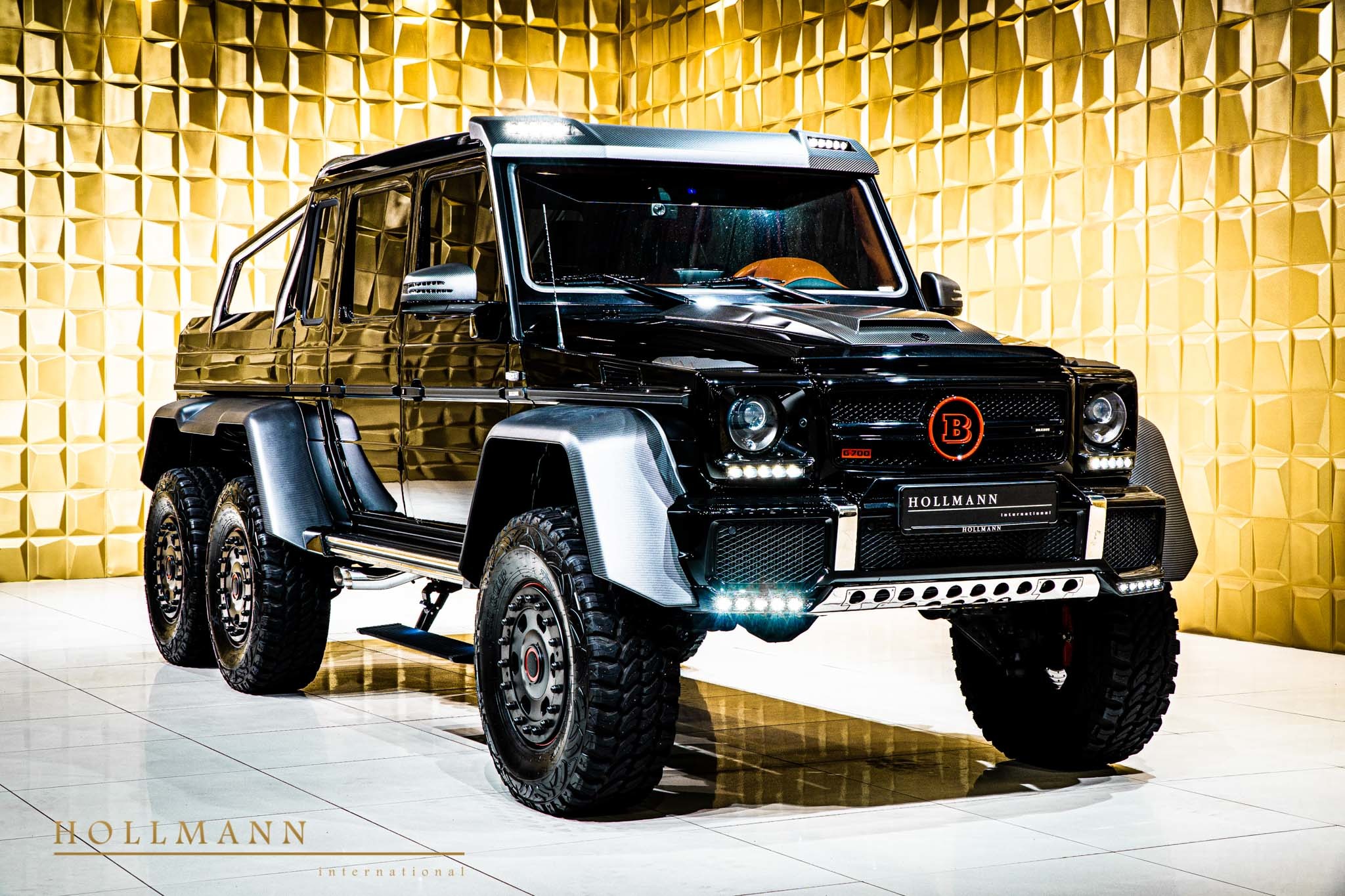 Mercedes Benz G63 Amg 6x6 By Brabus Has 700 Hp 1 Million Price Carscoops