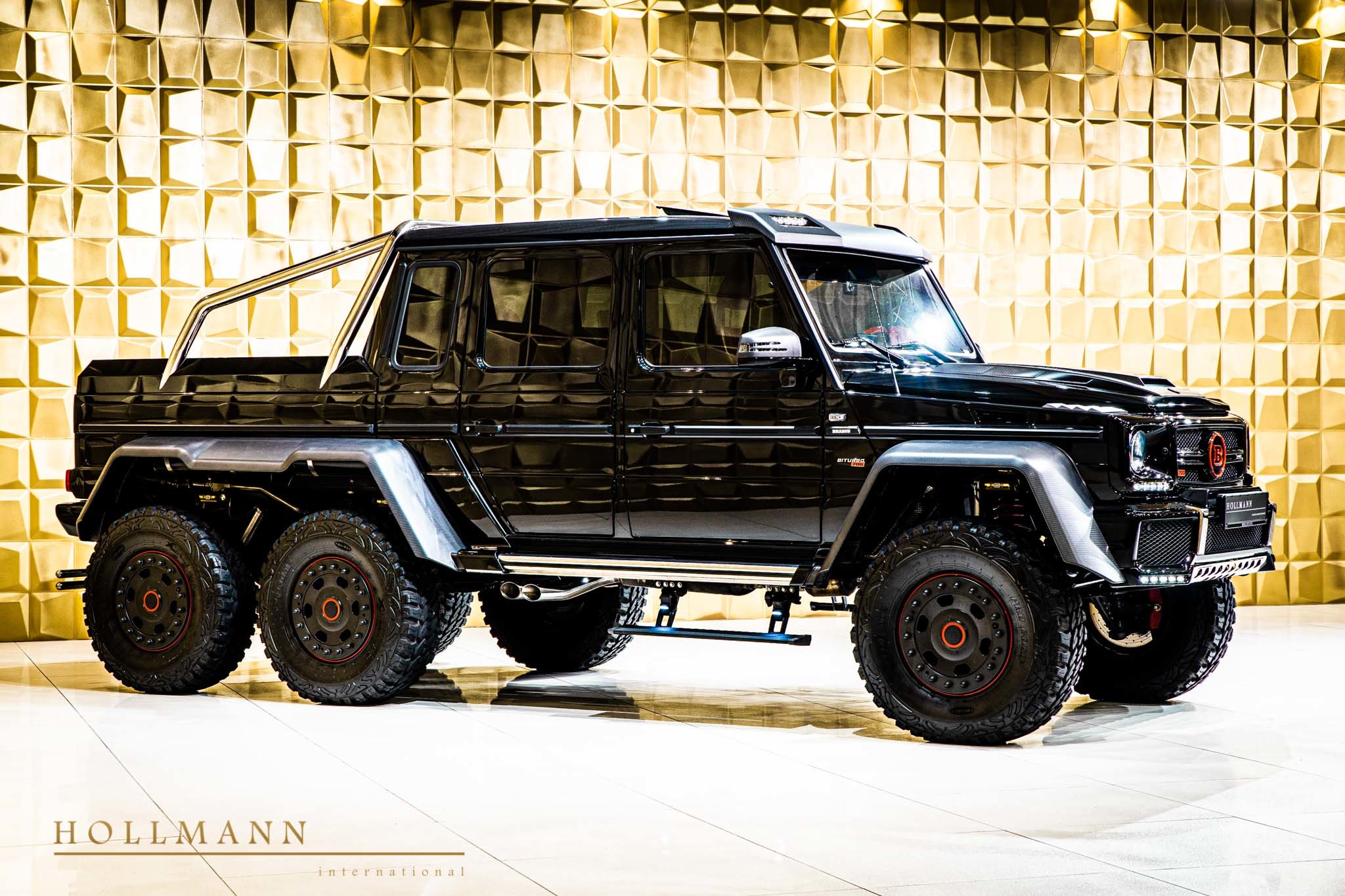 Mercedes Benz G63 Amg 6x6 By Brabus Has 700 Hp 1 Million Price Carscoops