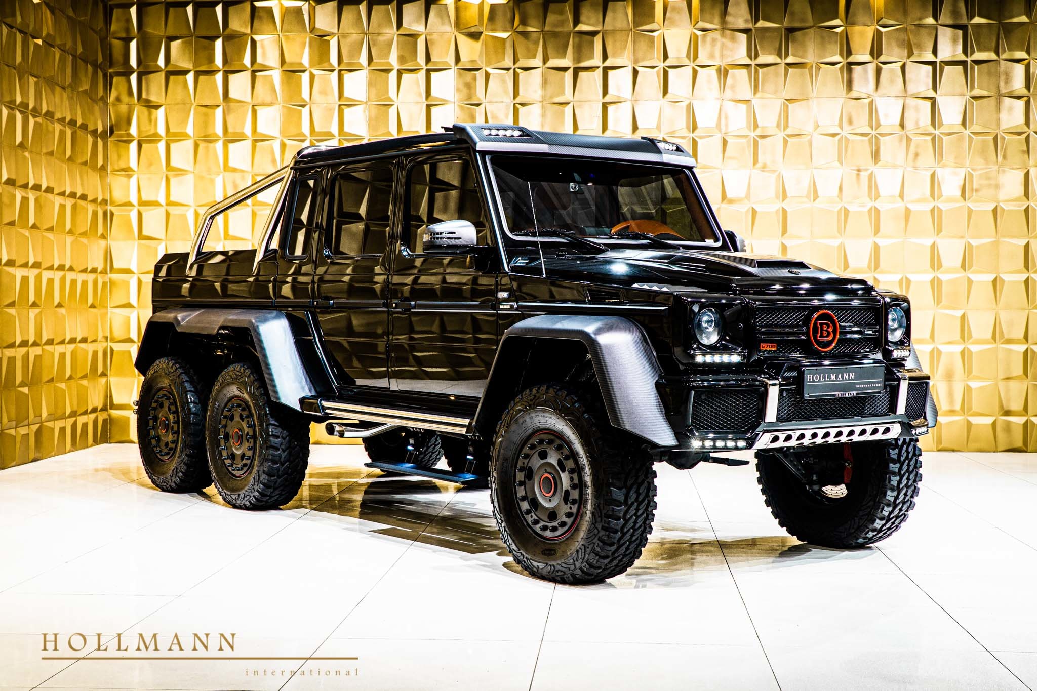 Mercedes Benz G63 Amg 6x6 By Brabus Has 700 Hp 1 Million Price Carscoops