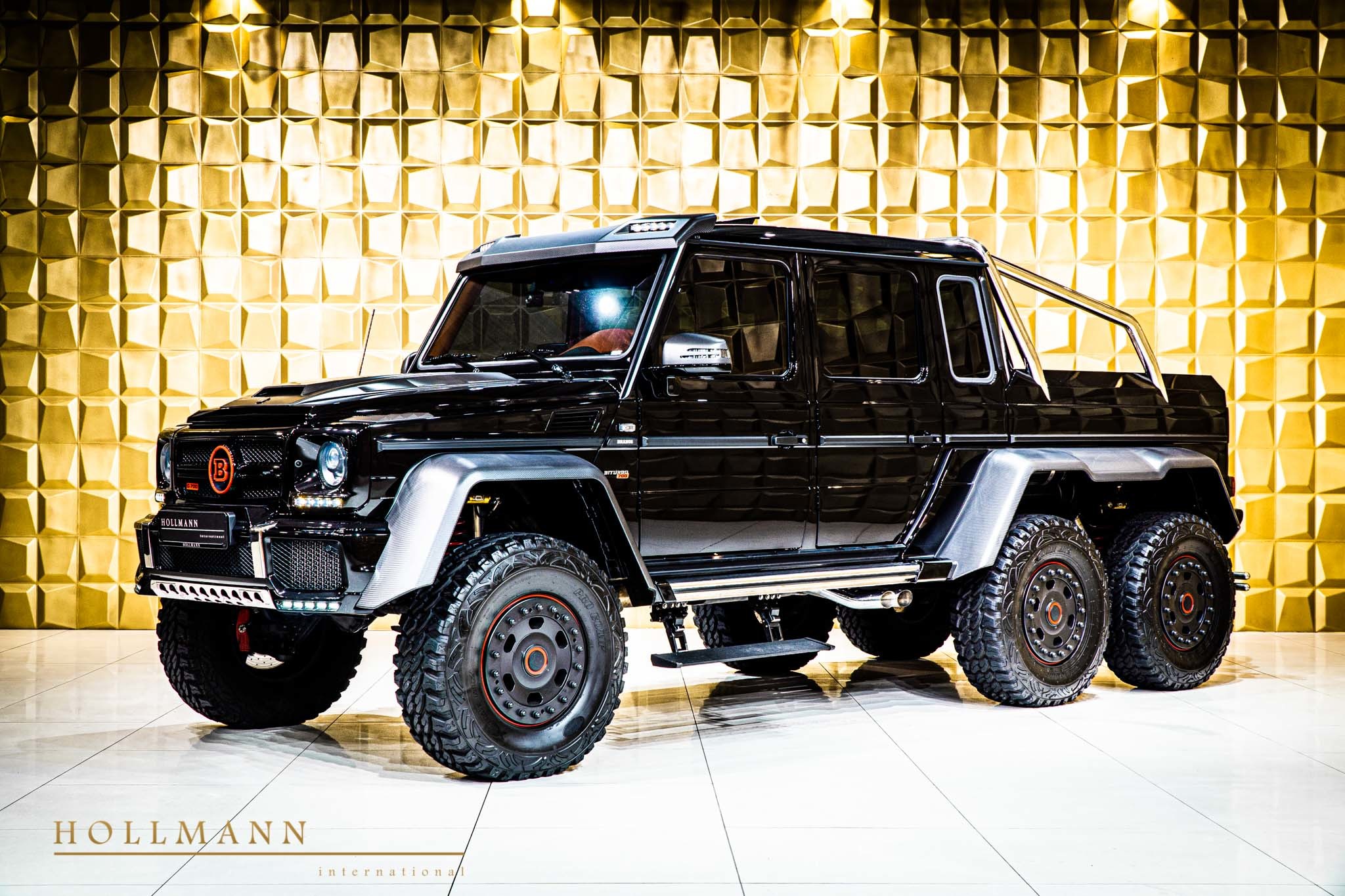 Mercedes Benz G63 Amg 6x6 By Brabus Has 700 Hp 1 Million Price Carscoops