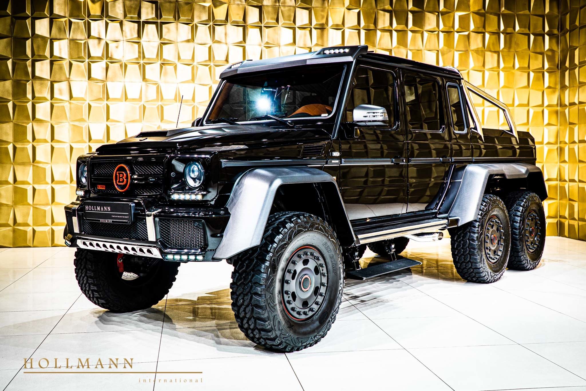 Mercedes Benz G63 Amg 6x6 By Brabus Has 700 Hp 1 Million Price Carscoops