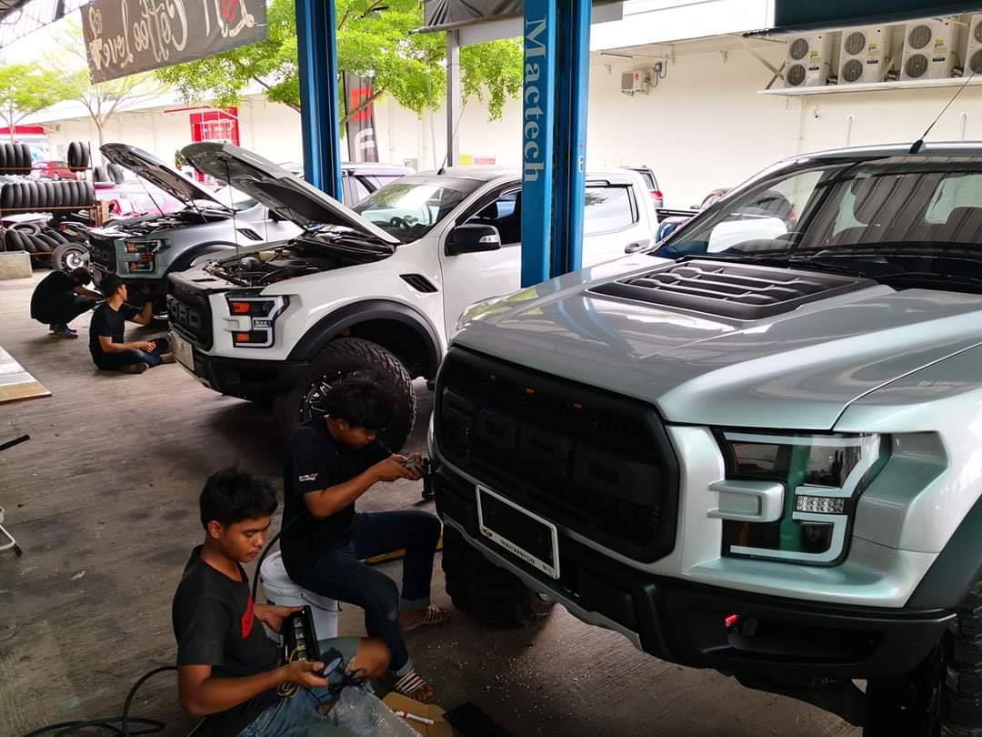 Thai Company Is Turning Ford Ranger Raptors Into F-150 Raptor Lookalikes