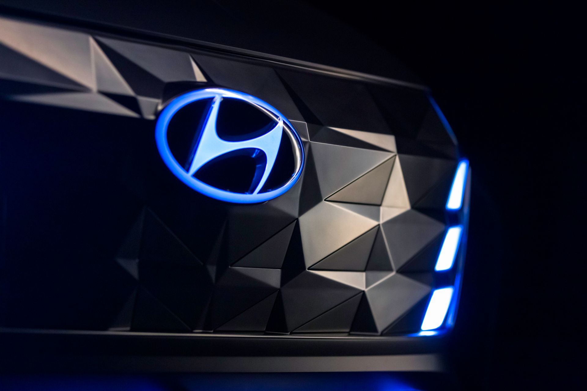 Hyundai Design Boss Presents Striking Vision T Concept In Walkaround Video