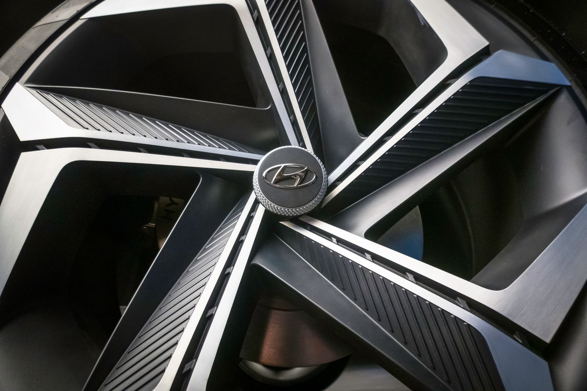 Hyundai Design Boss Presents Striking Vision T Concept In Walkaround Video
