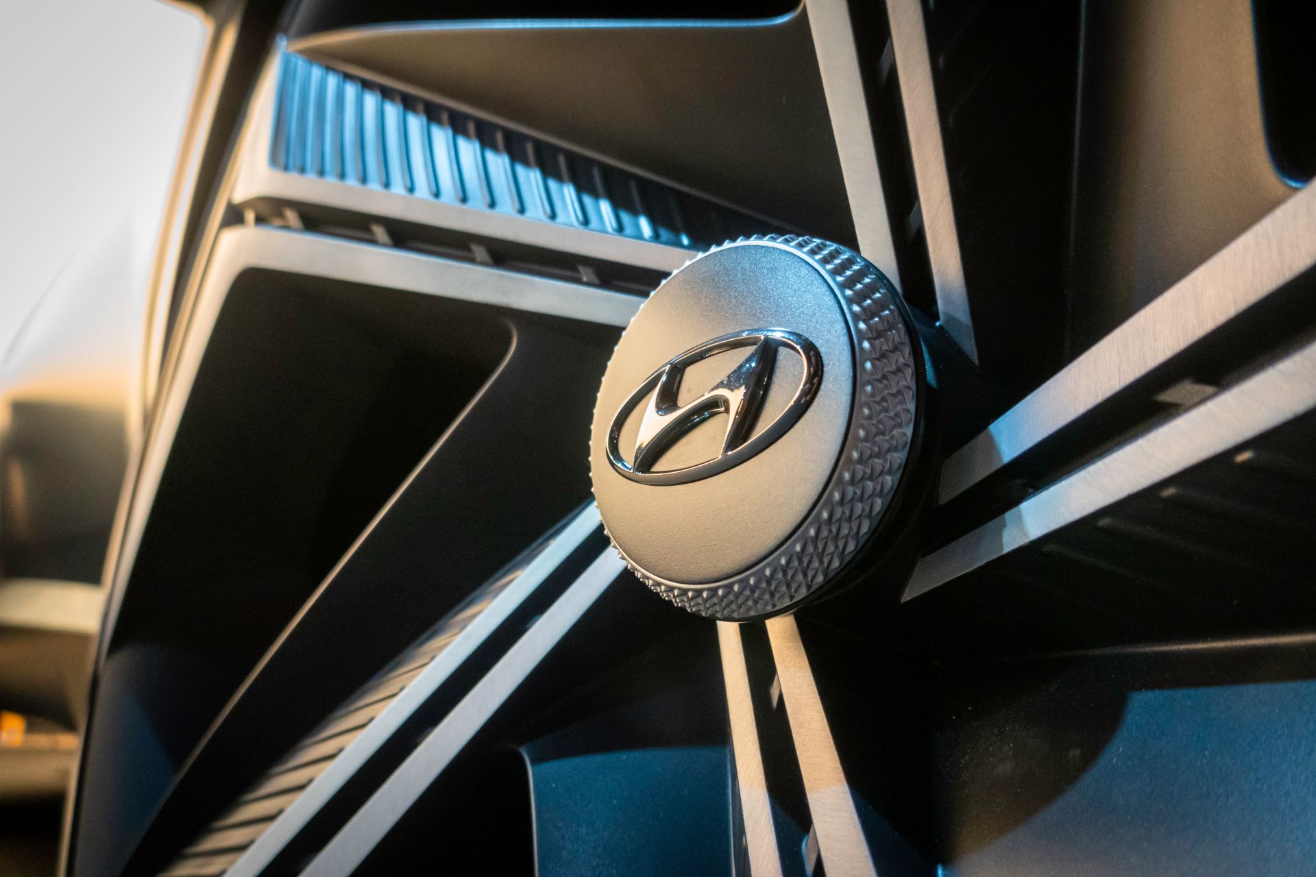 Hyundai Design Boss Presents Striking Vision T Concept In Walkaround Video