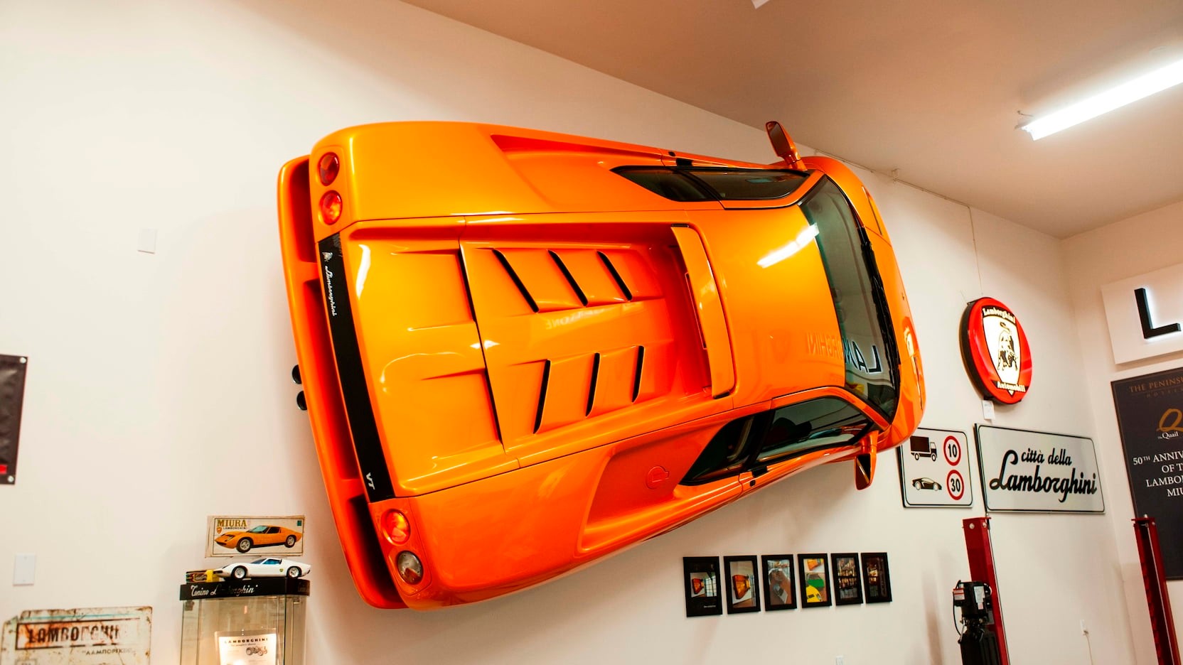 Have Any Empty Wall? Stick This Lamborghini Diablo VT On It
