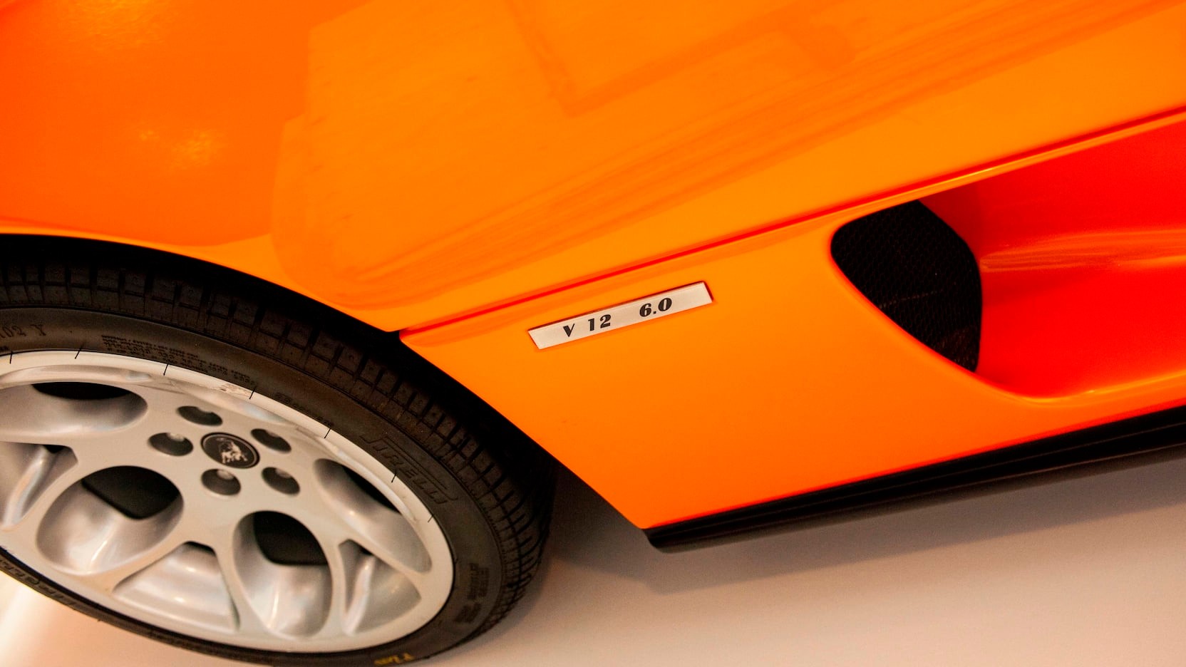 Have Any Empty Wall? Stick This Lamborghini Diablo VT On It