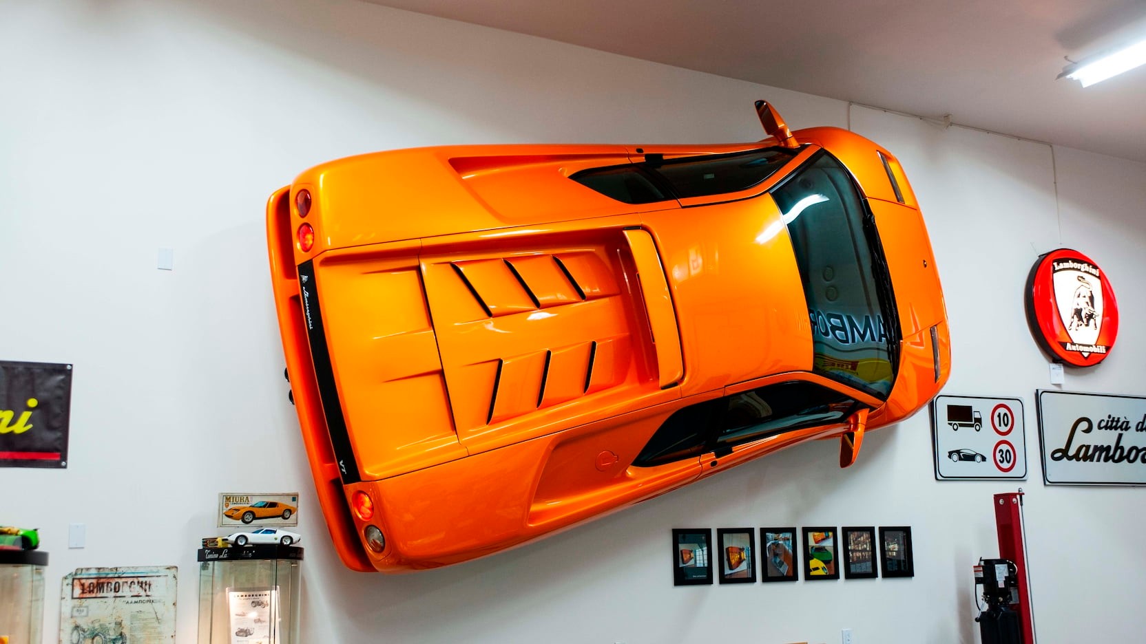 Have Any Empty Wall? Stick This Lamborghini Diablo VT On It