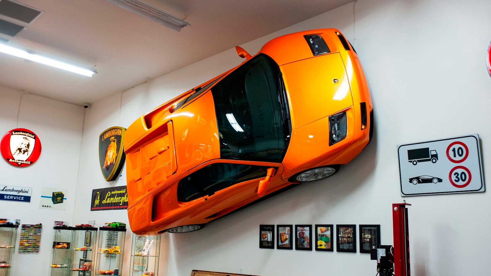 Have Any Empty Wall? Stick This Lamborghini Diablo VT On It