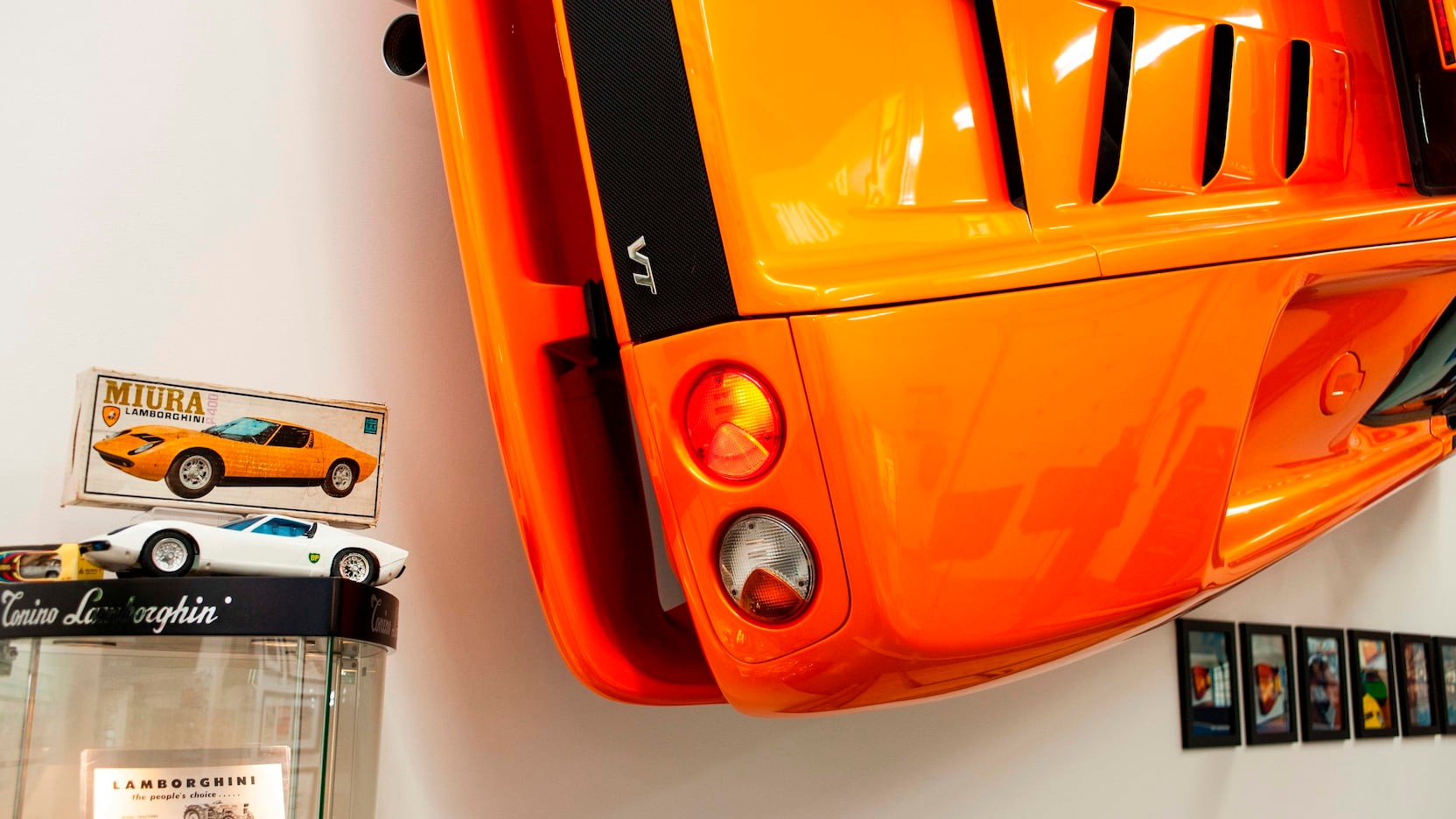 Have Any Empty Wall? Stick This Lamborghini Diablo VT On It