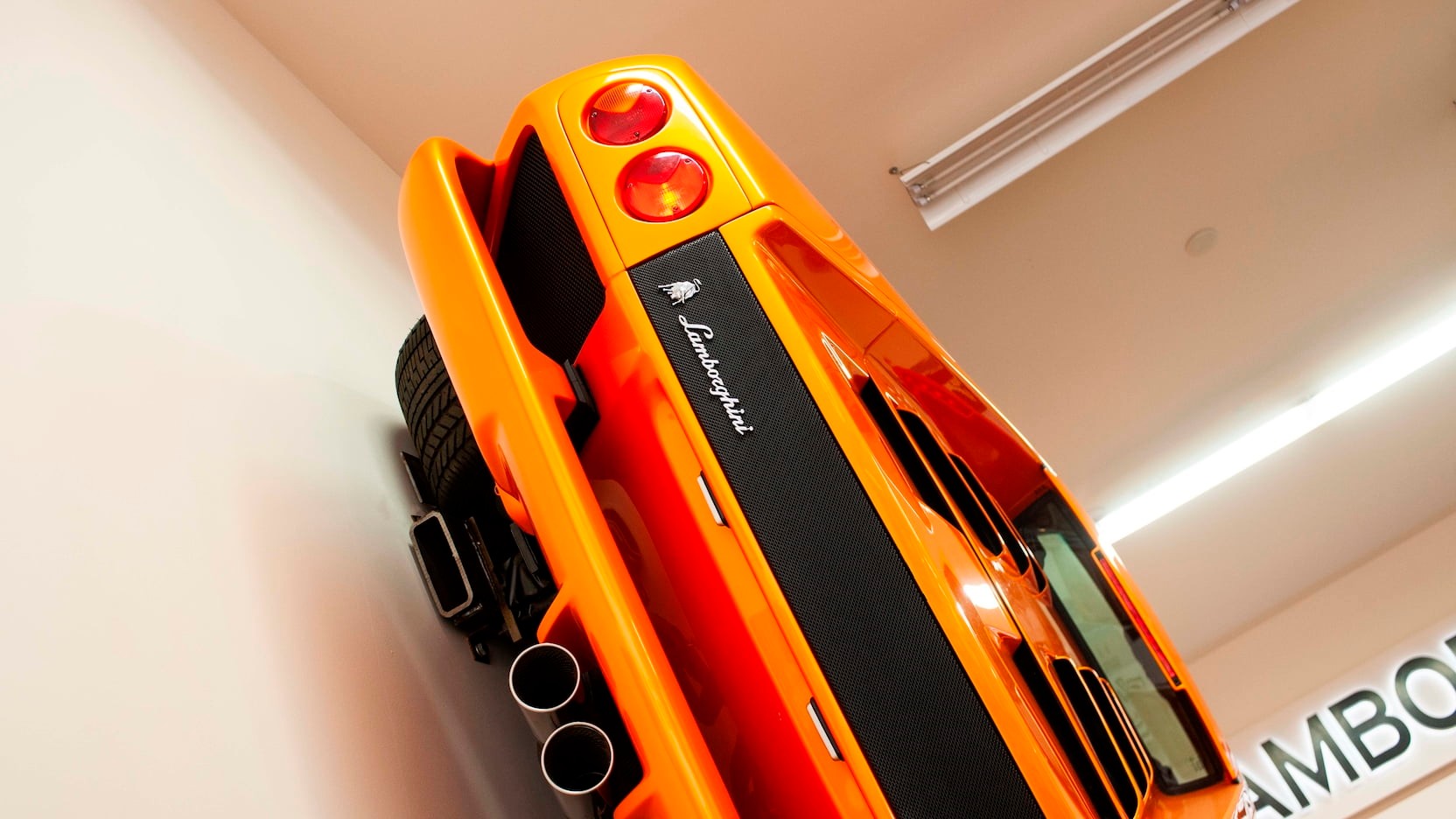 Have Any Empty Wall? Stick This Lamborghini Diablo VT On It