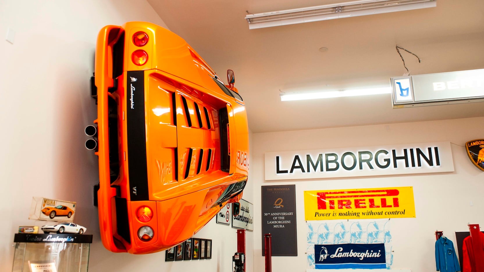 Have Any Empty Wall? Stick This Lamborghini Diablo VT On It