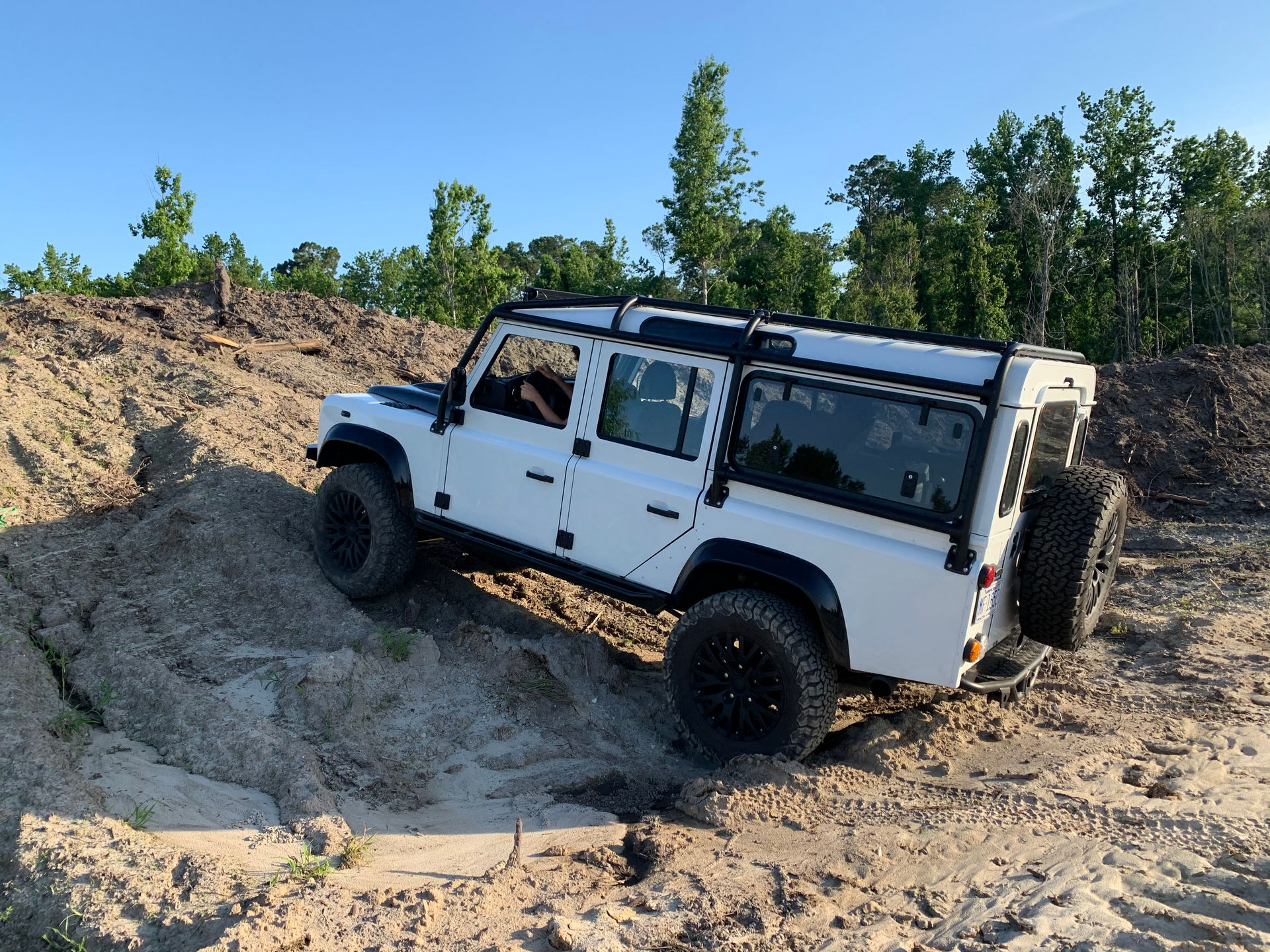 Osprey’s Classic Land Rover Defender Restomod Costs Nearly As Much As Four New Defender 110s