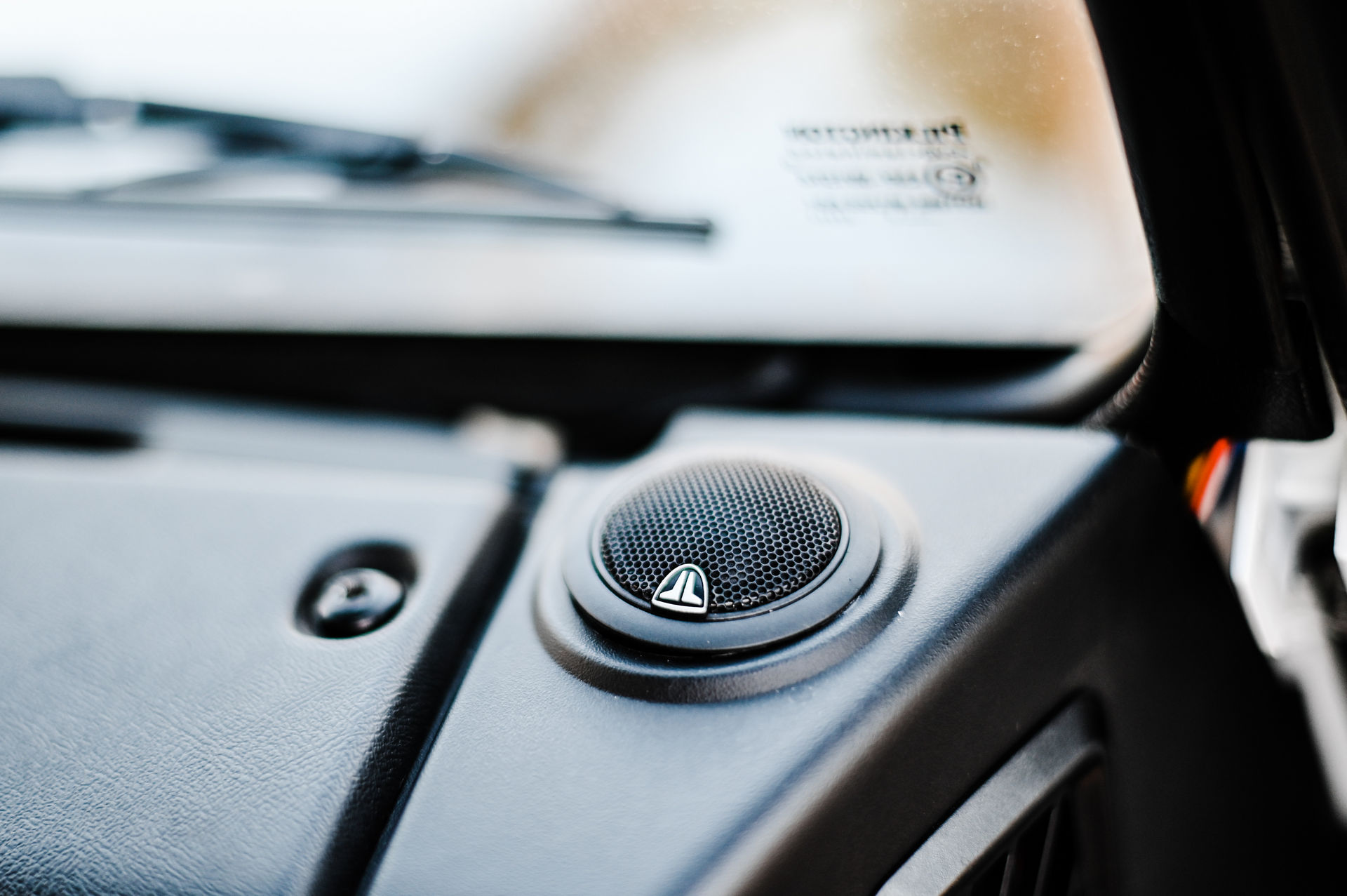 Osprey’s Classic Land Rover Defender Restomod Costs Nearly As Much As Four New Defender 110s