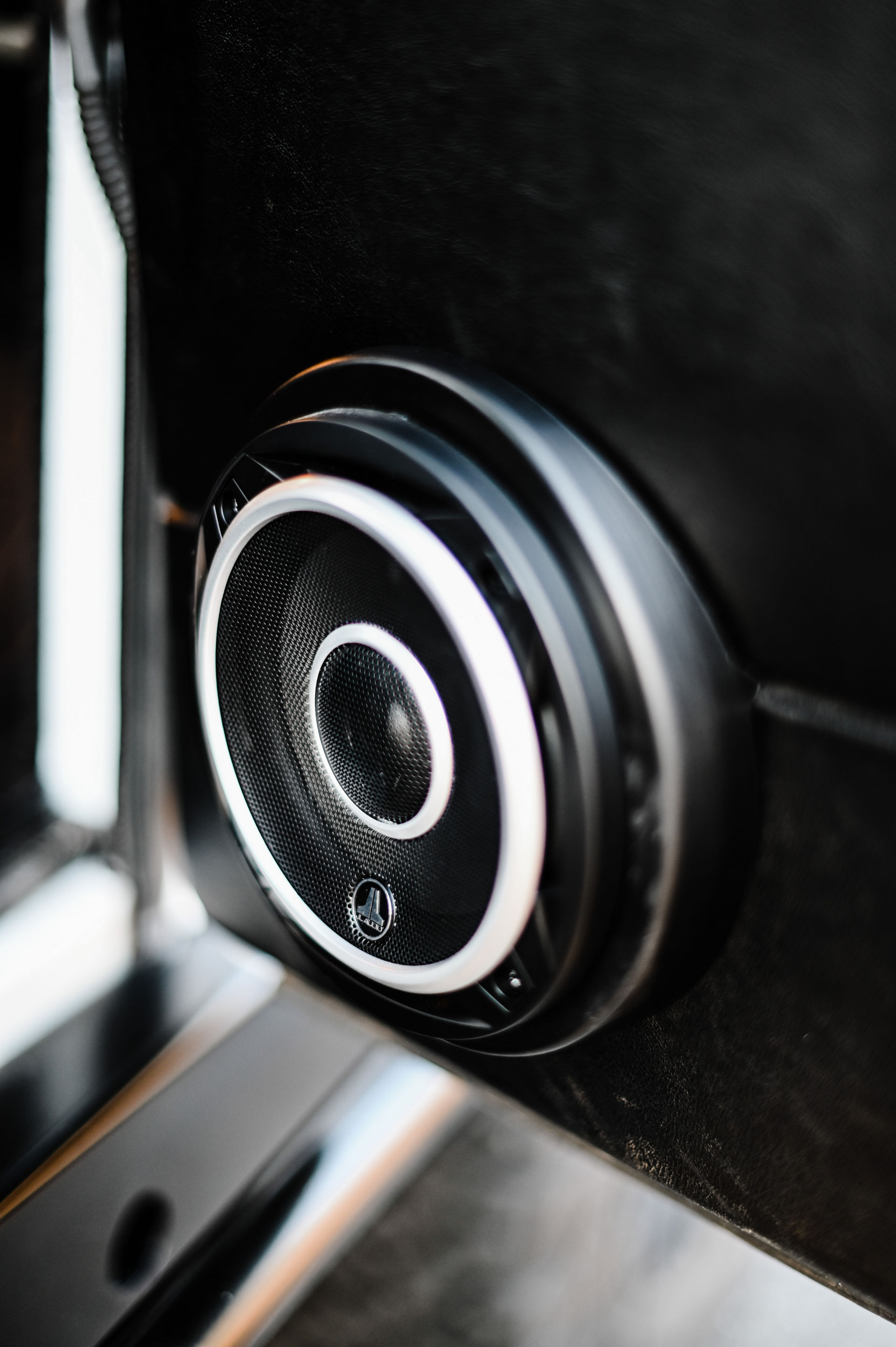 Osprey’s Classic Land Rover Defender Restomod Costs Nearly As Much As Four New Defender 110s