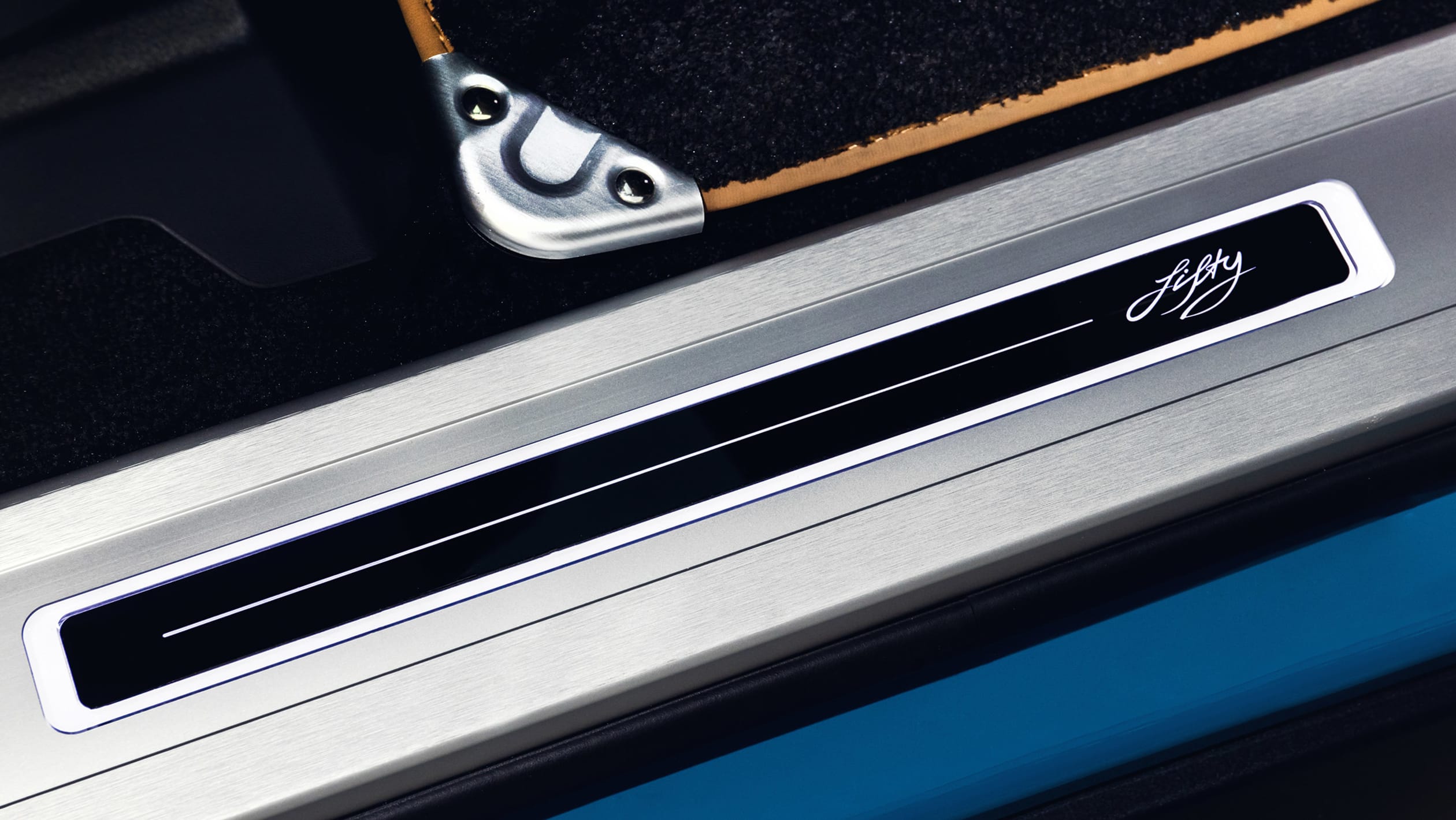 Special Edition 2021 Range Rover “Fifty” Celebrates SUV’s 50th Anniversary