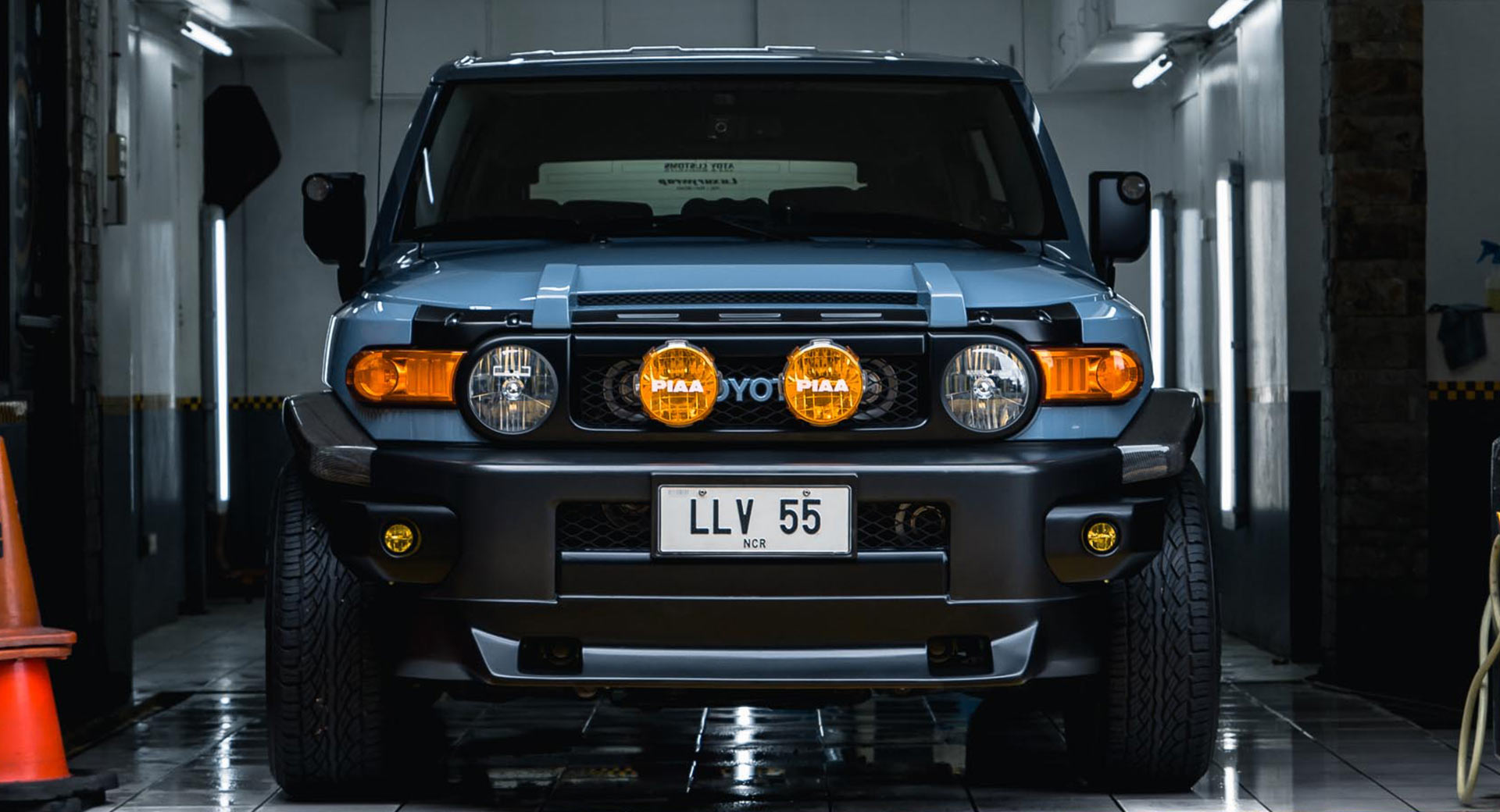 Custom Toyota Fj Cruiser Would Rather Stick To The Tarmac Carscoops