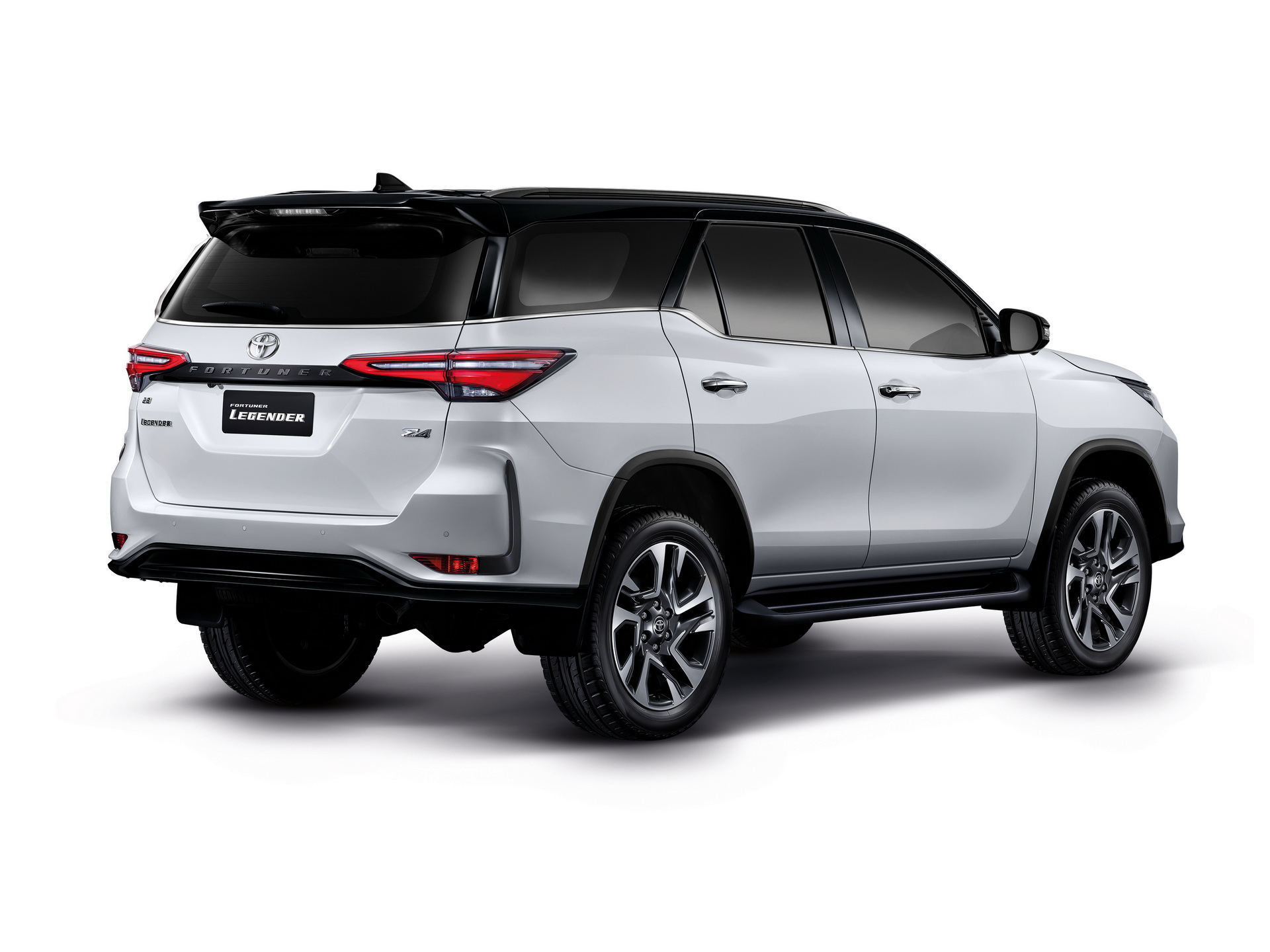 2021 Toyota Fortuner: Hilux's 7-Seater SUV Sibling Gets A Facelift Too ...