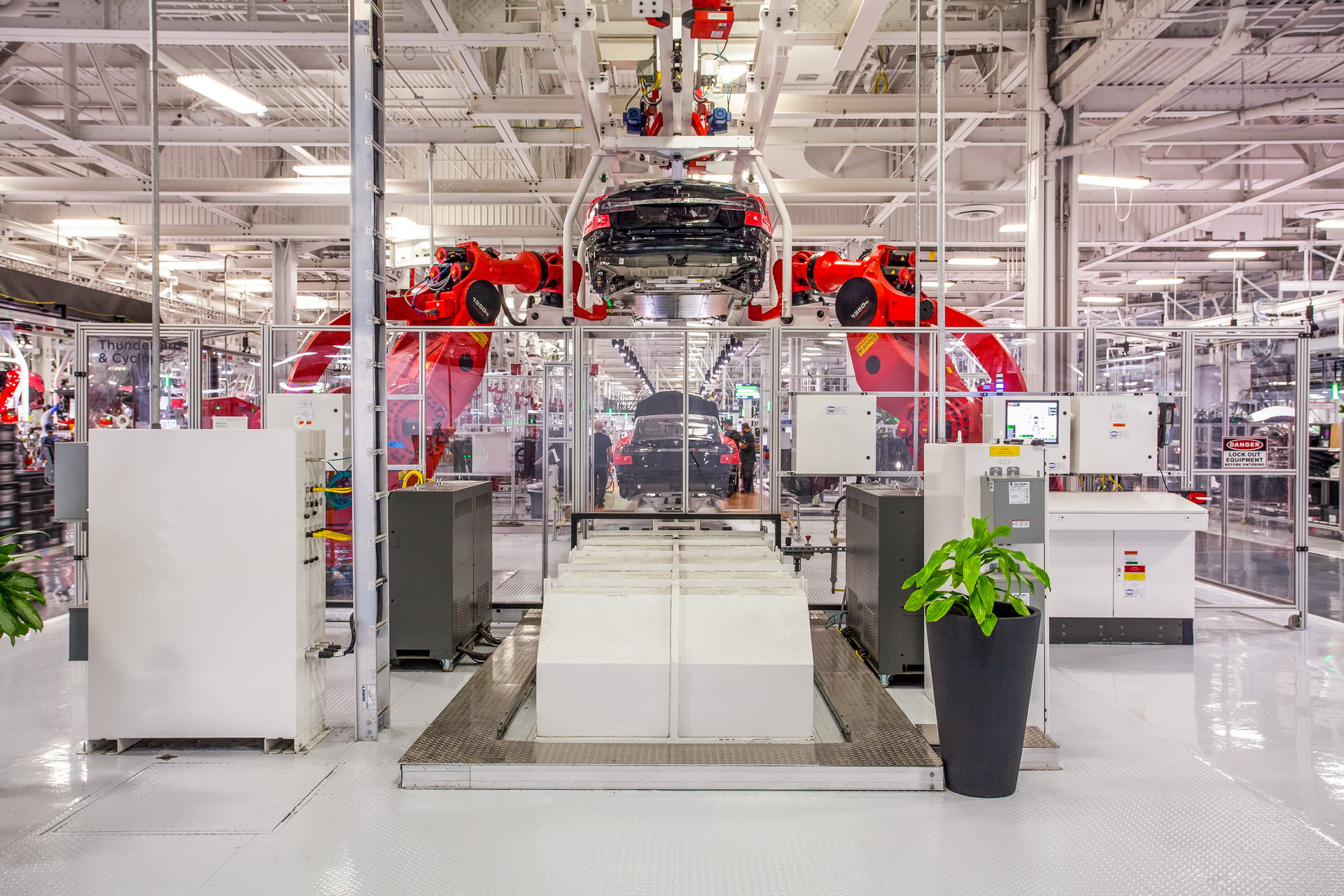 Tesla Plans To Build a Second Plant In The U.S.