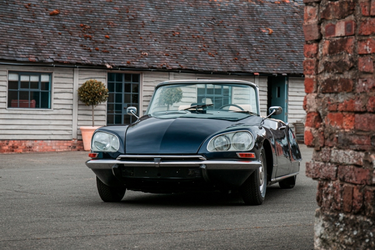 Is There Anything More Elegant Than A Classic Citroen DS21 Décapotable?