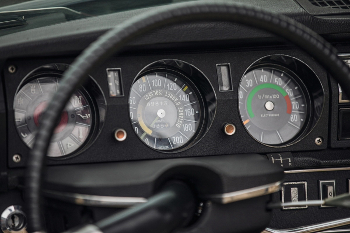 Is There Anything More Elegant Than A Classic Citroen DS21 Décapotable?