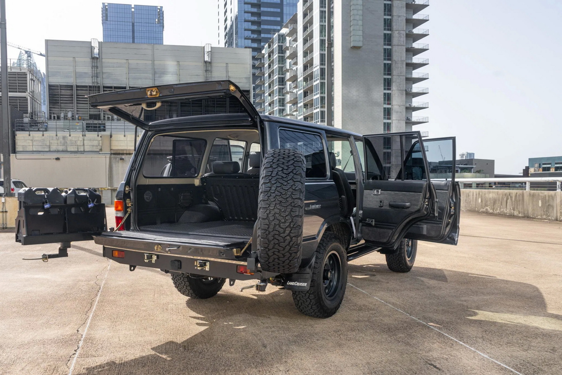 Modded 1988 Toyota Land Cruiser FJ62 With BMW 5-Series Seats Looks To Fetch A Pretty Penny