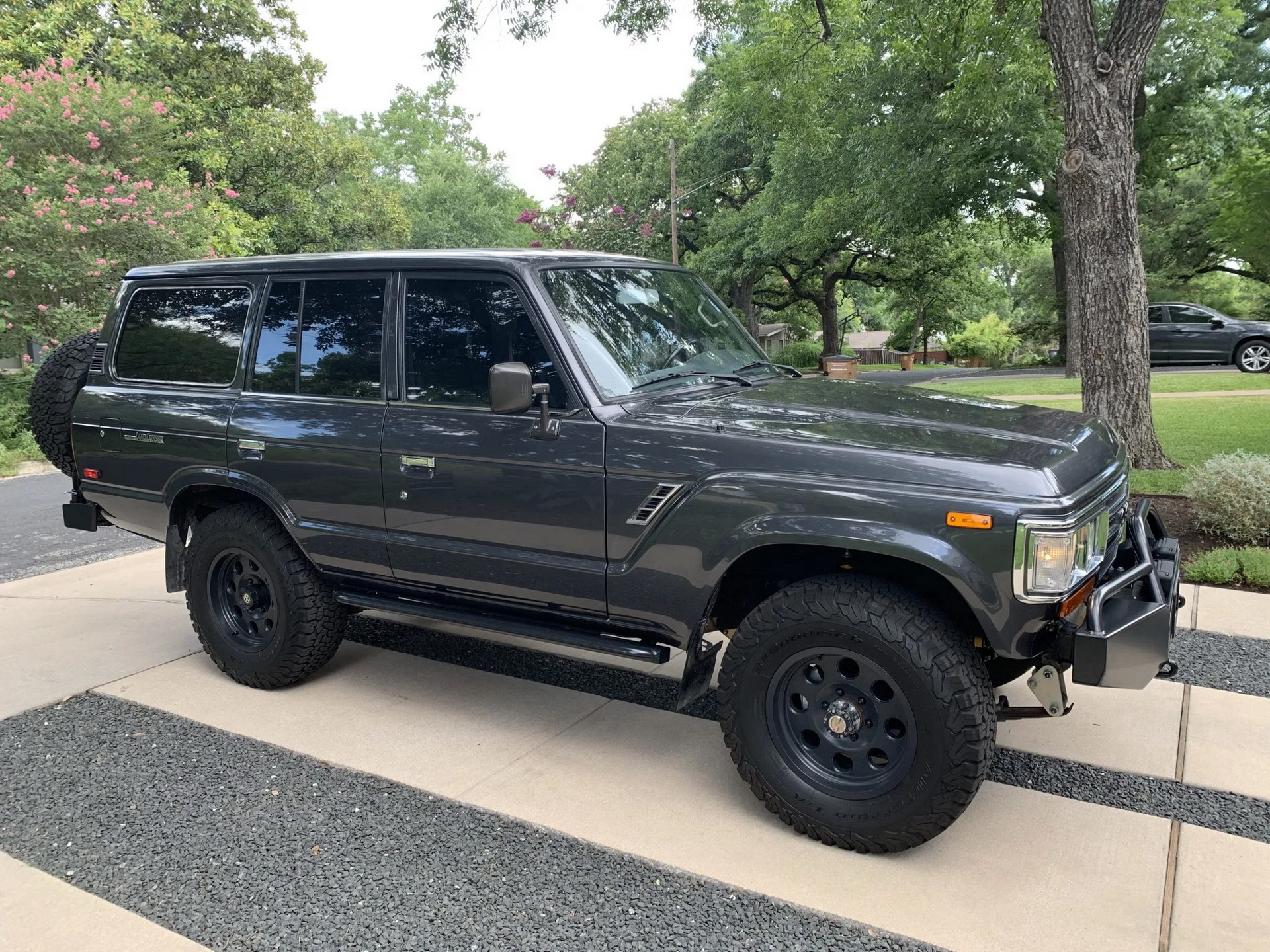 Modded 1988 Toyota Land Cruiser FJ62 With BMW 5-Series Seats Looks To Fetch A Pretty Penny