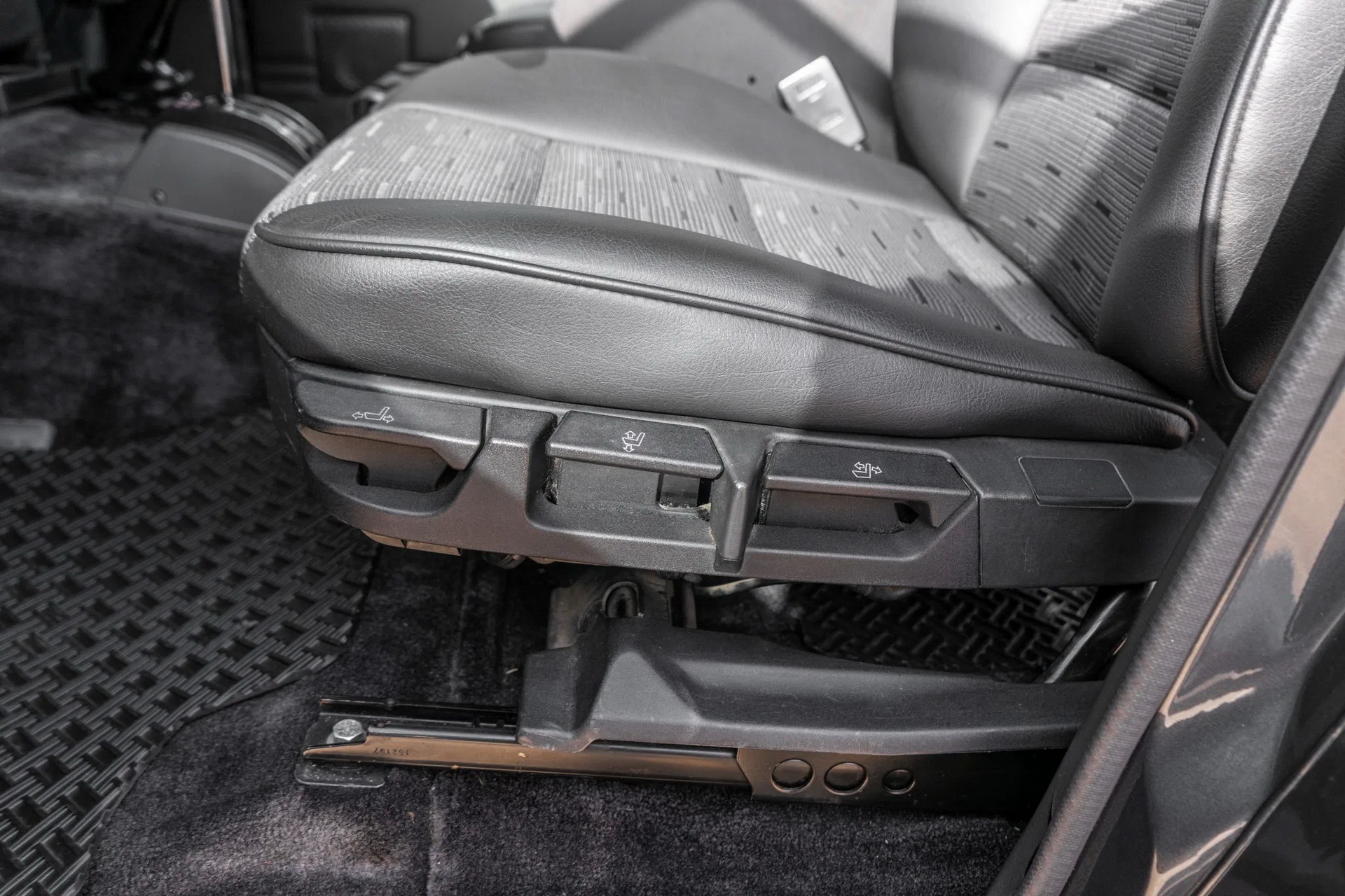 Modded 1988 Toyota Land Cruiser FJ62 With BMW 5-Series Seats Looks To Fetch A Pretty Penny