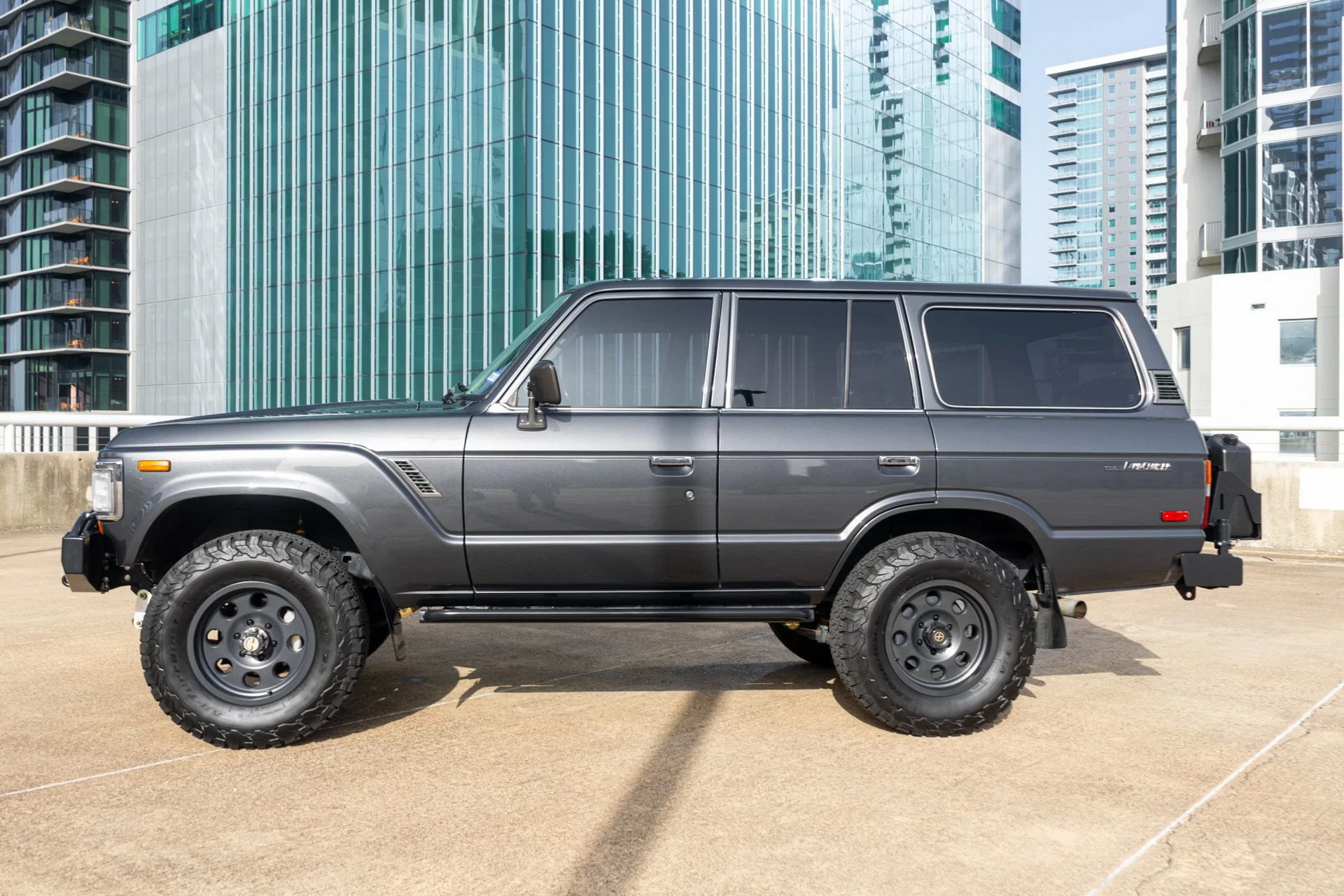 Modded 1988 Toyota Land Cruiser FJ62 With BMW 5-Series Seats Looks To Fetch A Pretty Penny