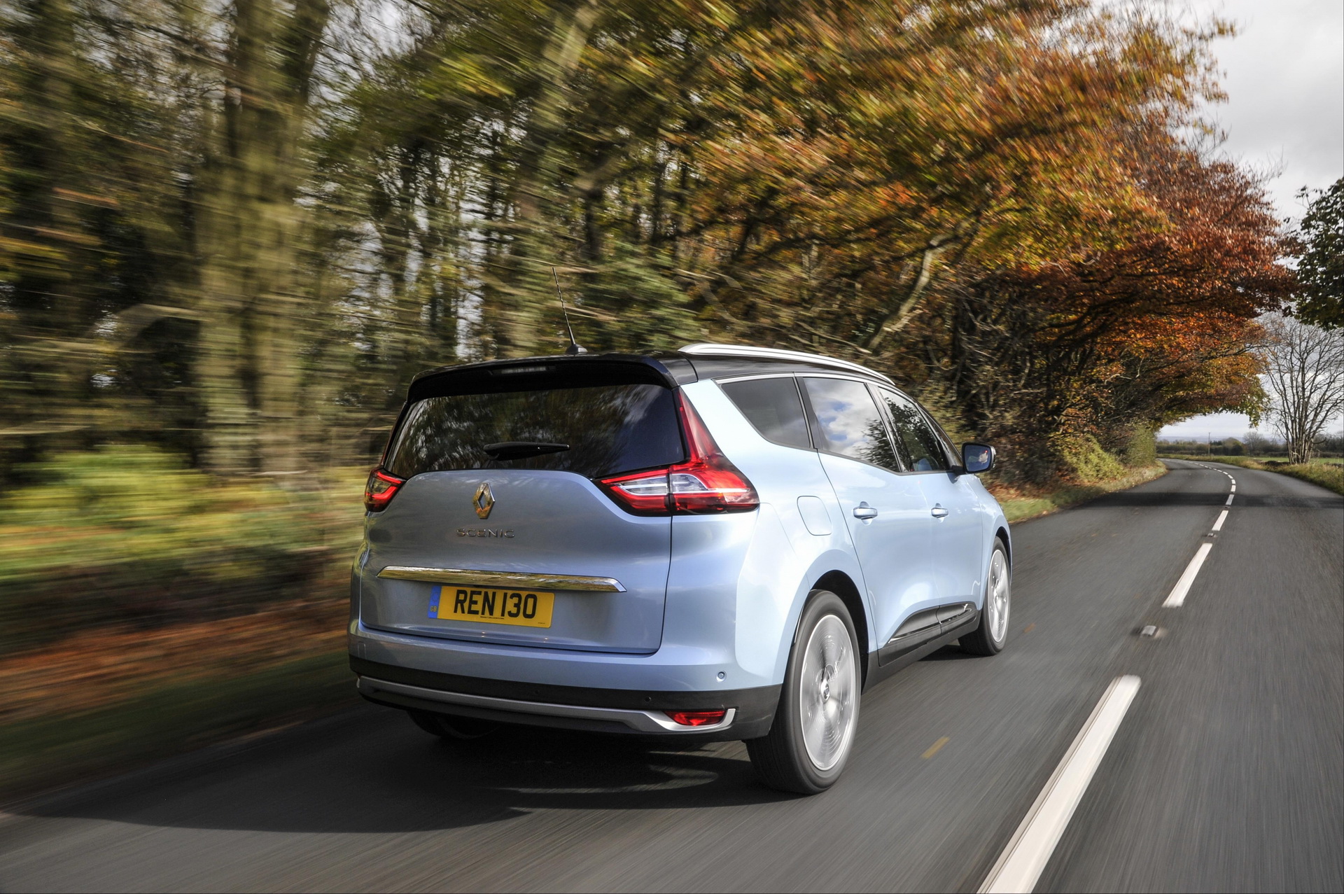 UK: Renault Grand Scenic 7-Seater Minivan Falls Victim To SUVs