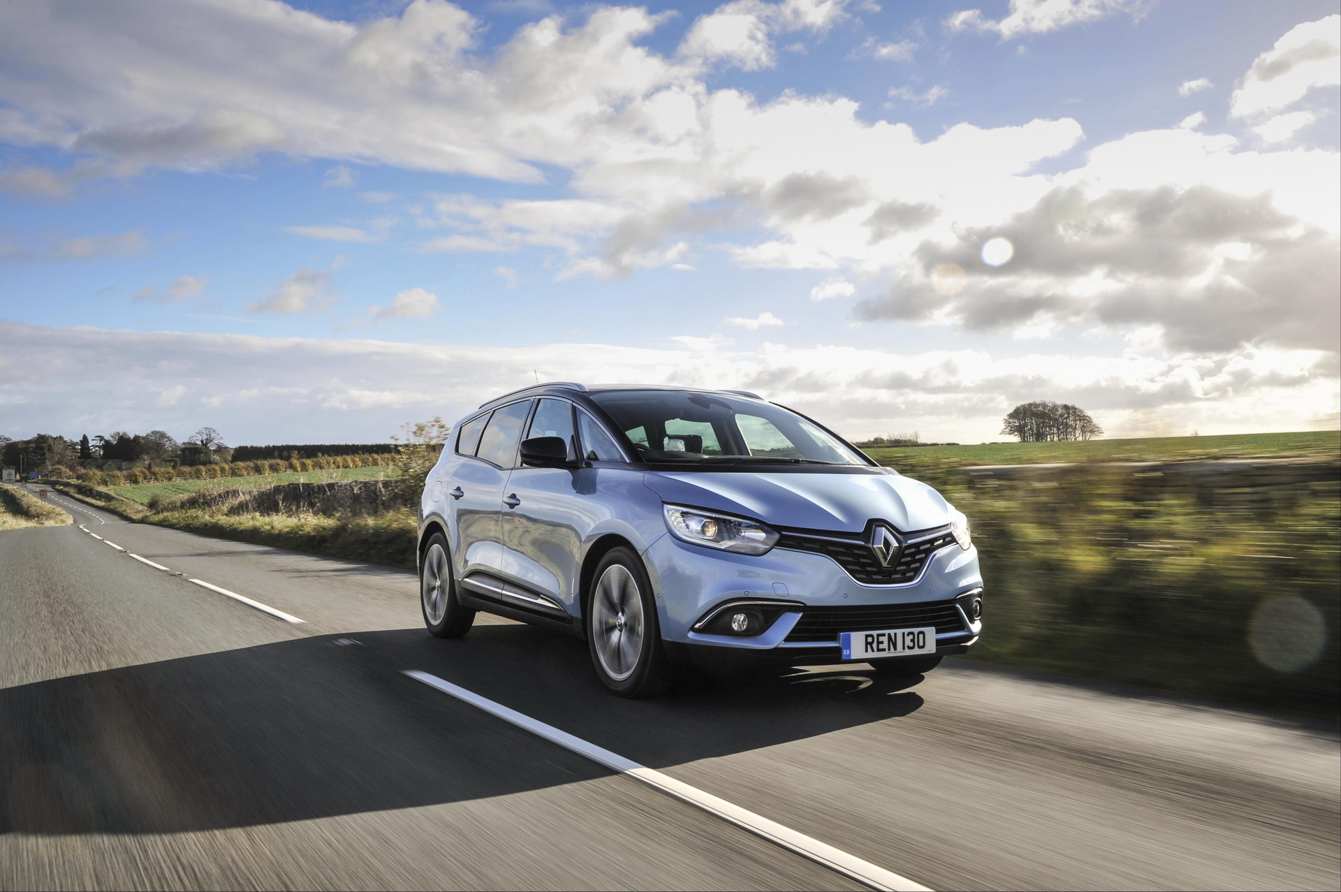 UK: Renault Grand Scenic 7-Seater Minivan Falls Victim To SUVs