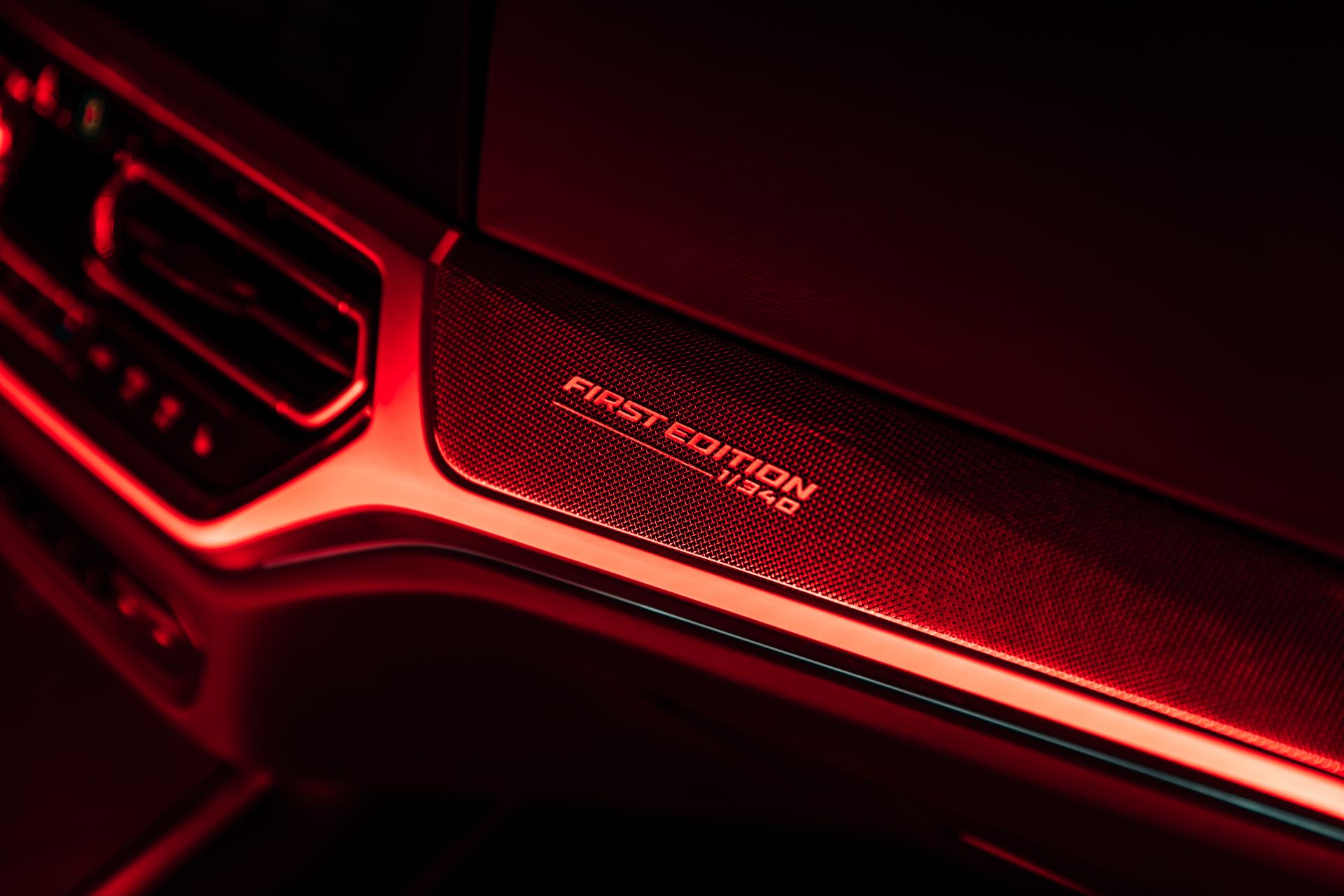 BMW M340i xDrive Touring First Edition Shows Optional Laser Lights