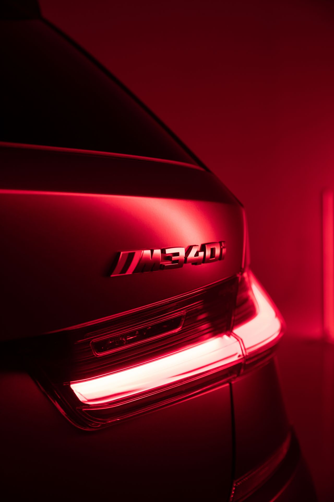 BMW M340i xDrive Touring First Edition Shows Optional Laser Lights