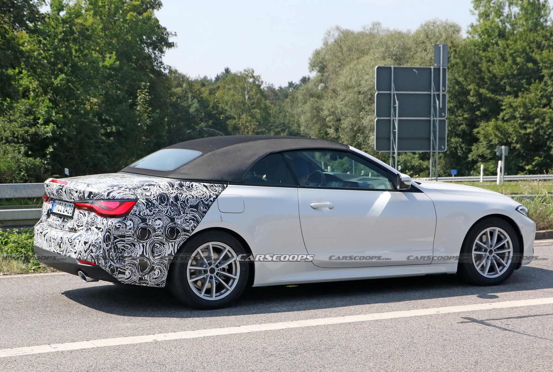 See The 2021 BMW 4-Series Convertible With Nearly No Camouflage!