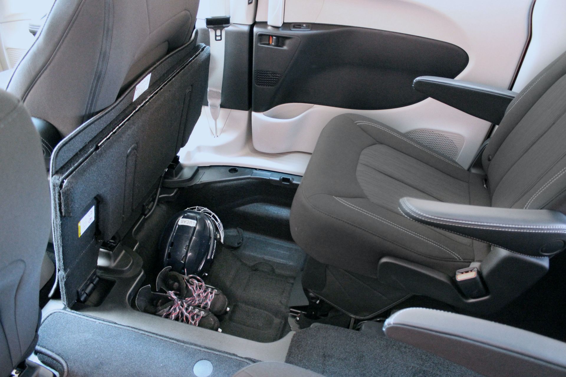 The Rebadging Of The Rebadged: 2021 Chrysler Grand Caravan Debuts As Canada’s Voyager