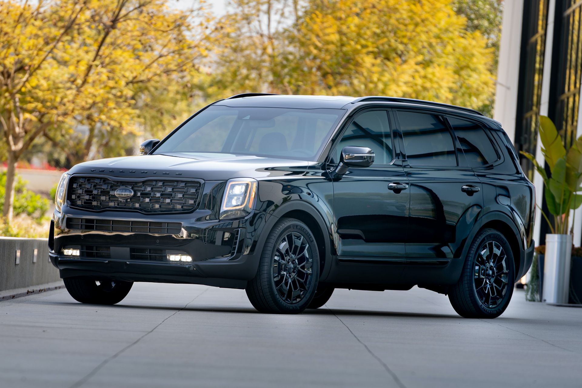 2021 kia telluride nightfall edition chooses the dark side