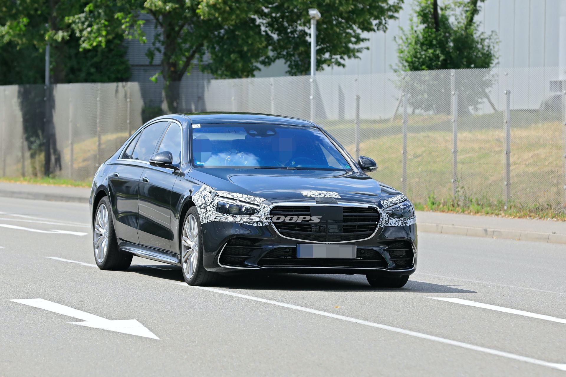 Barely Disguised 2021 Mercedes S-Class Looks Stately In Long-Wheelbase Guise