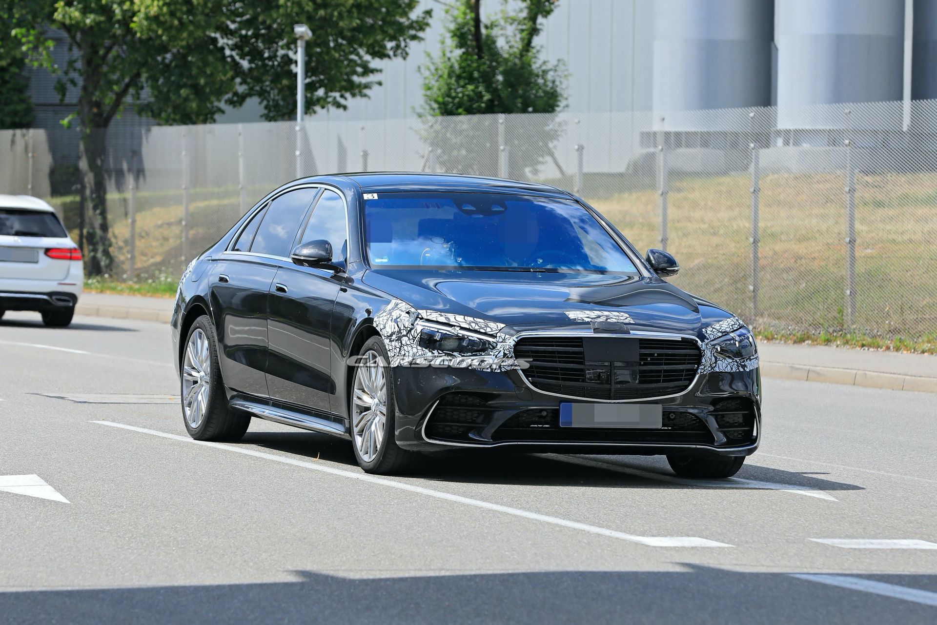 Barely Disguised 2021 Mercedes S-Class Looks Stately In Long-Wheelbase Guise