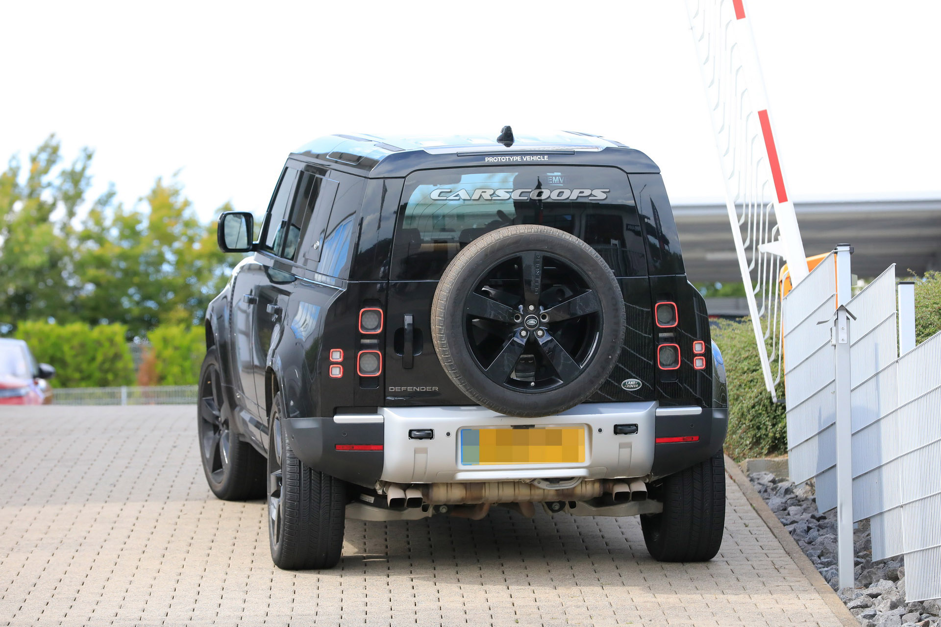 Does The 2021 Land Rover Defender V8 Look Better In Black ...