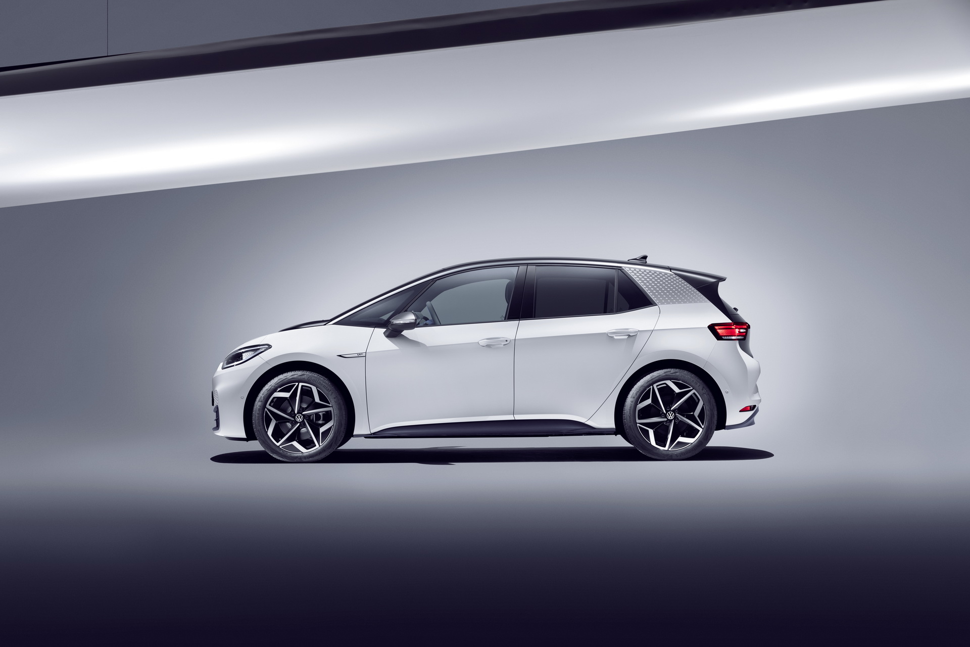 UK: 2021 VW ID.3 1ST Edition Undercuts The Bigger Tesla Model 3 By £1,610