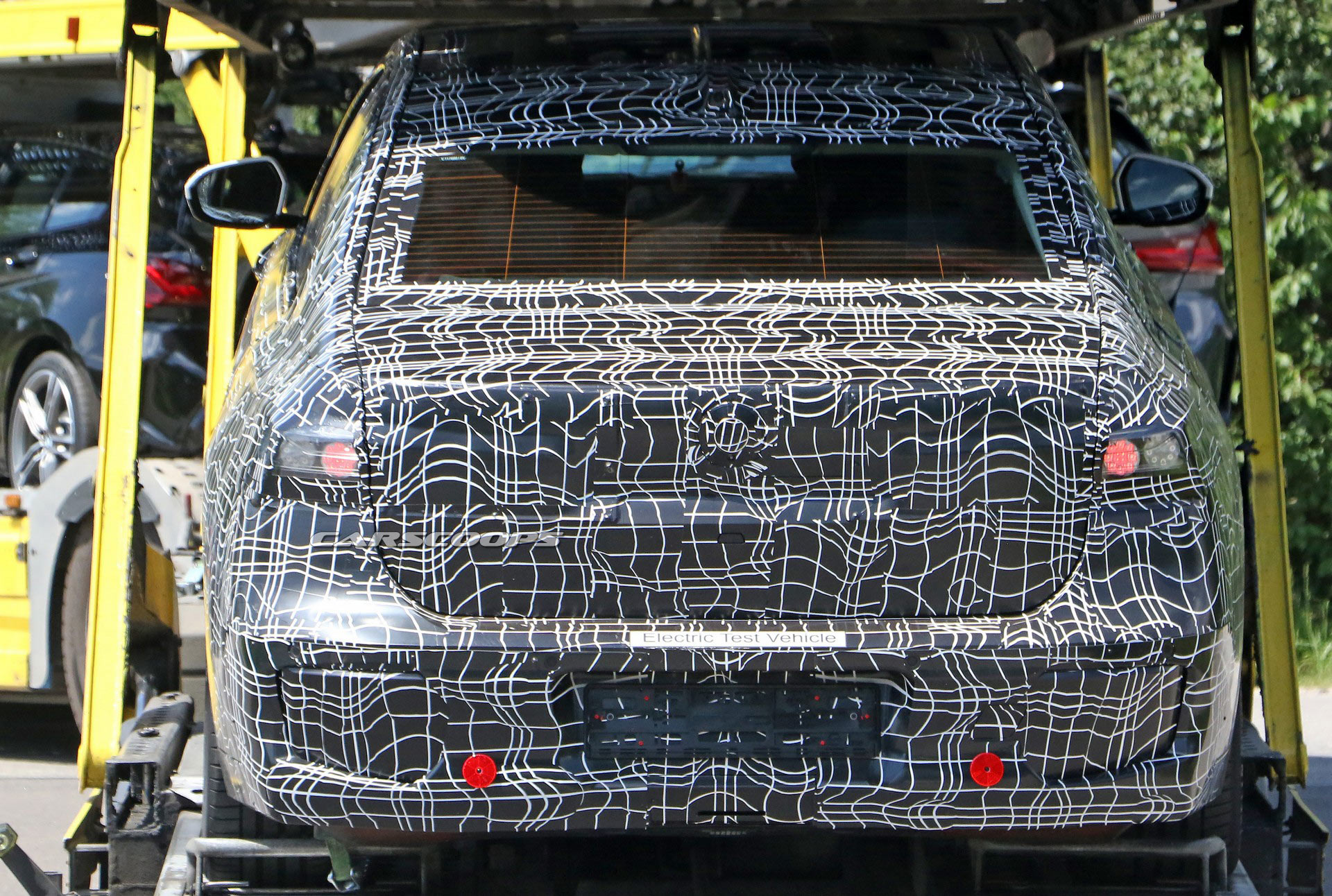 Next-Gen BMW 7-Series Spied Wearing Production Body