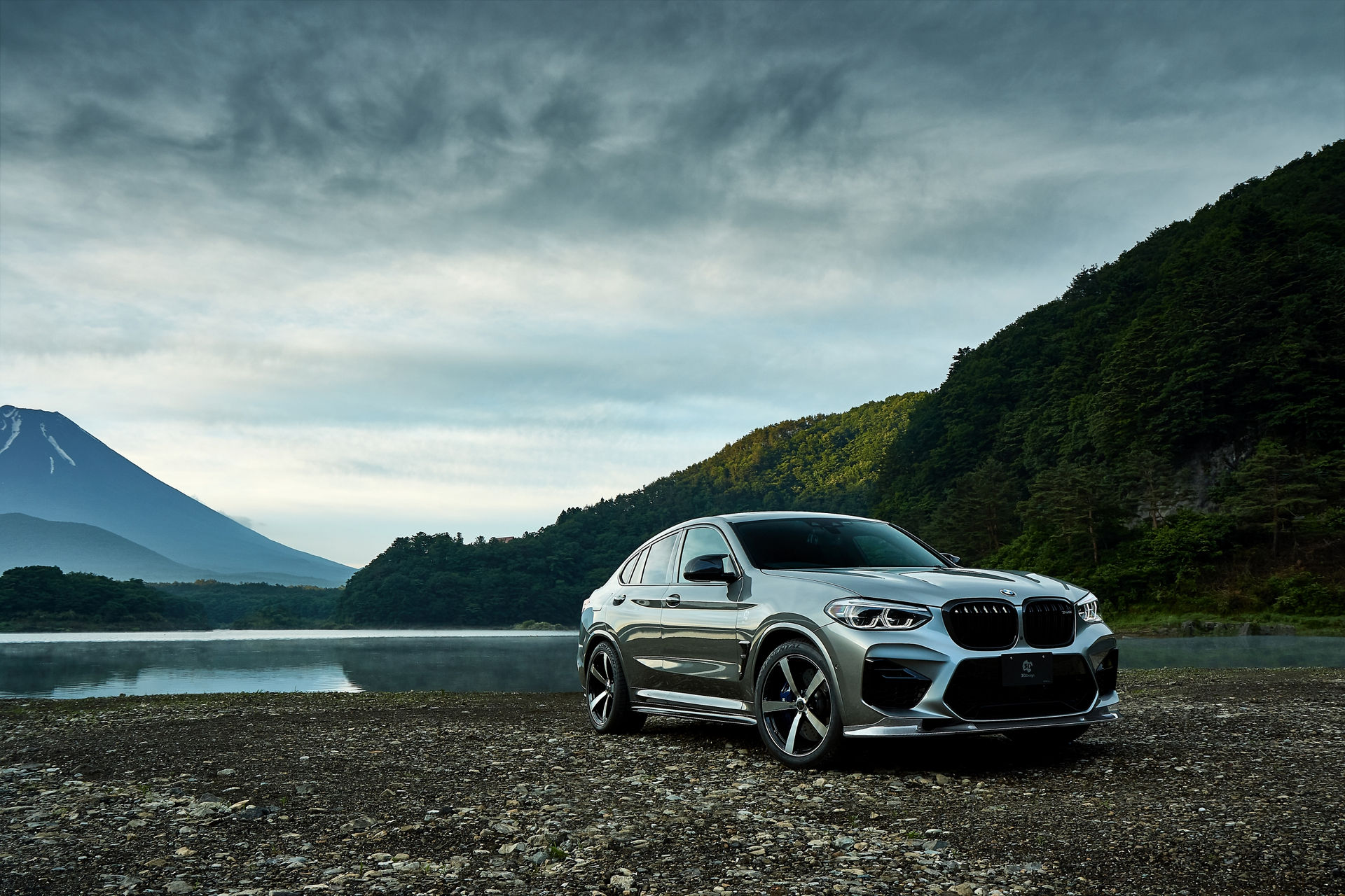 What Do You Think About This BMW X4 M With Aftermarket Carbon Parts?