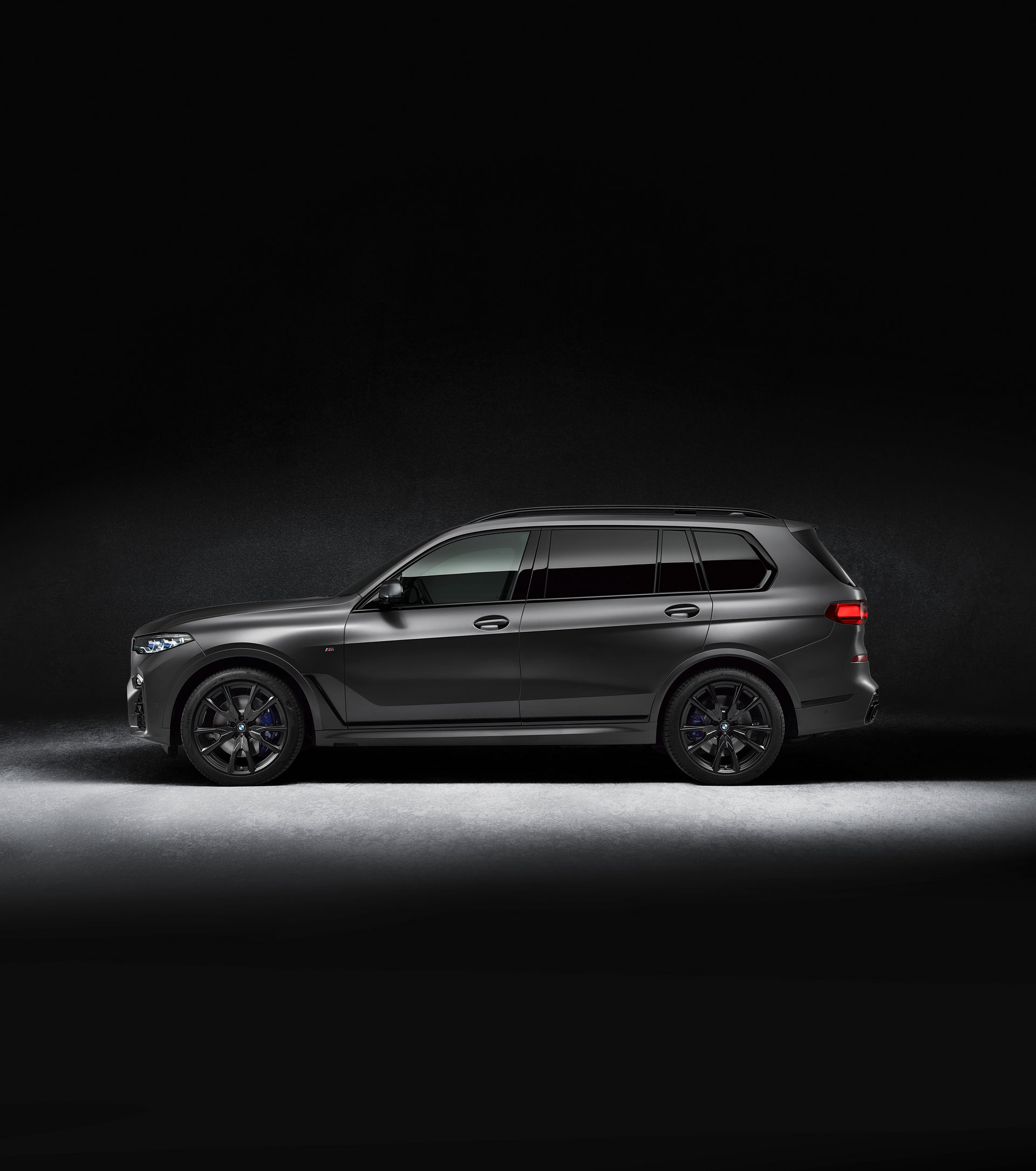 2021 BMW X7 Puts On A Sinister Suit With Dark Shadow Edition