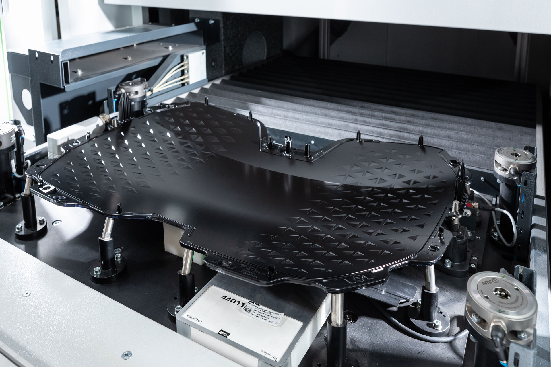 The BMW iNext’s Massive Kidney Grilles Are Loaded With Technology