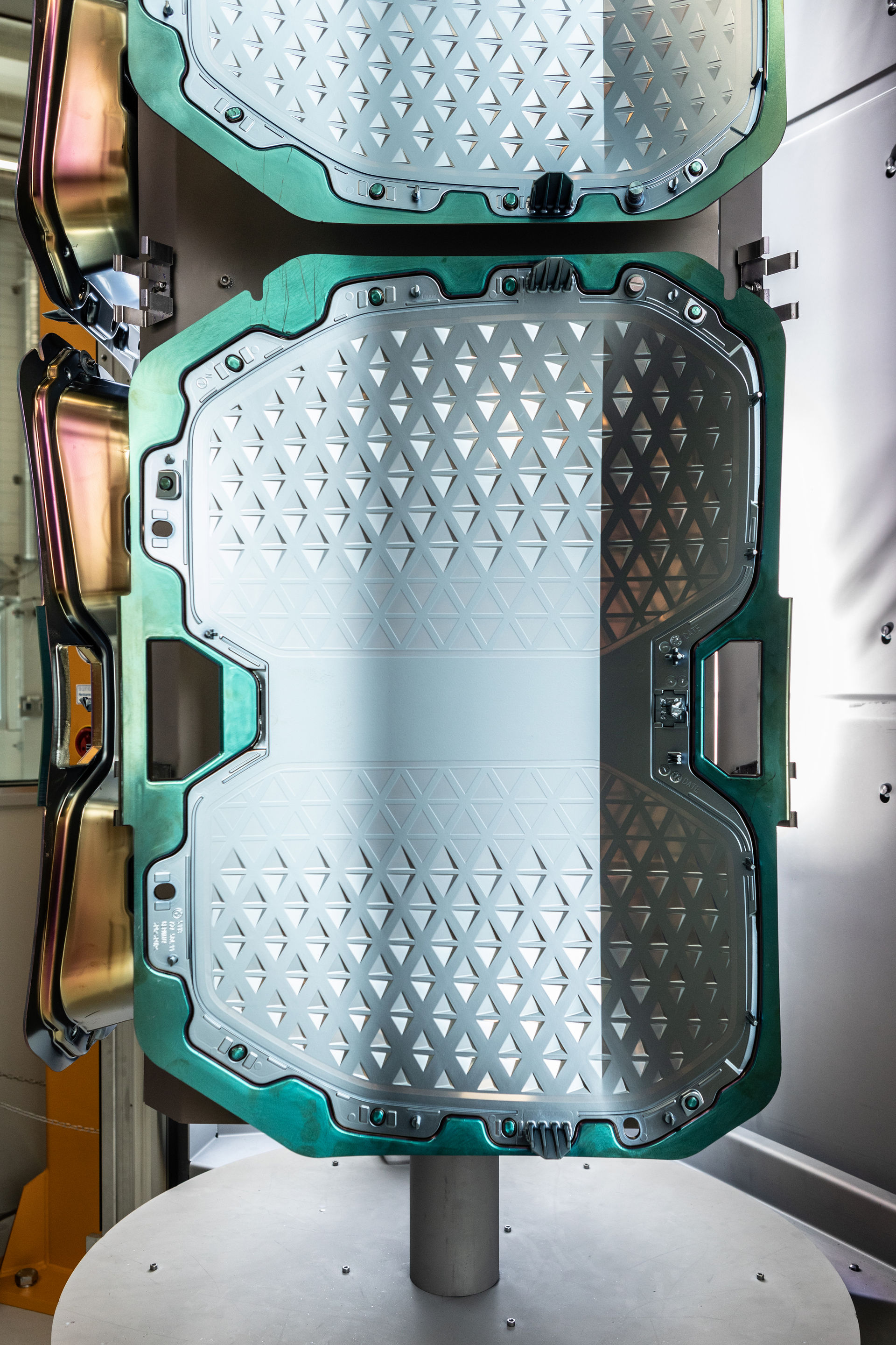 The BMW iNext’s Massive Kidney Grilles Are Loaded With Technology