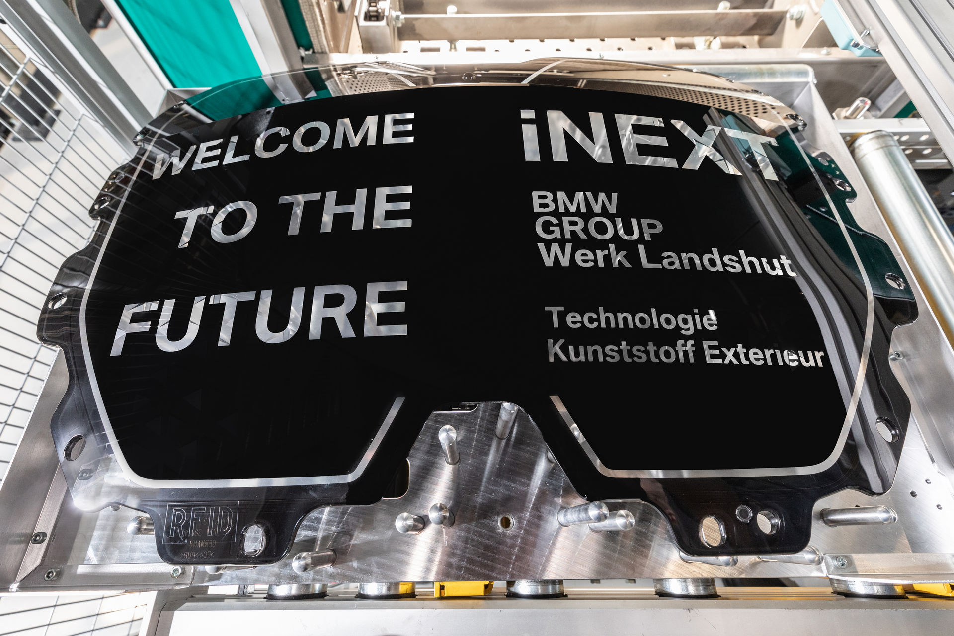 The BMW iNext’s Massive Kidney Grilles Are Loaded With Technology