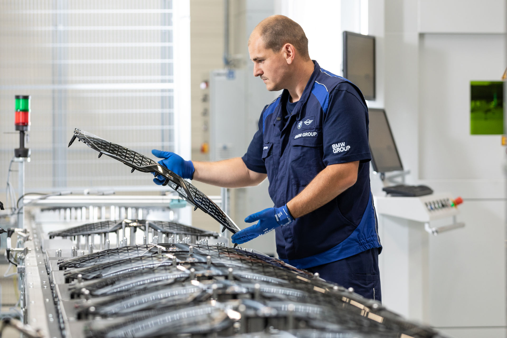 The BMW iNext’s Massive Kidney Grilles Are Loaded With Technology