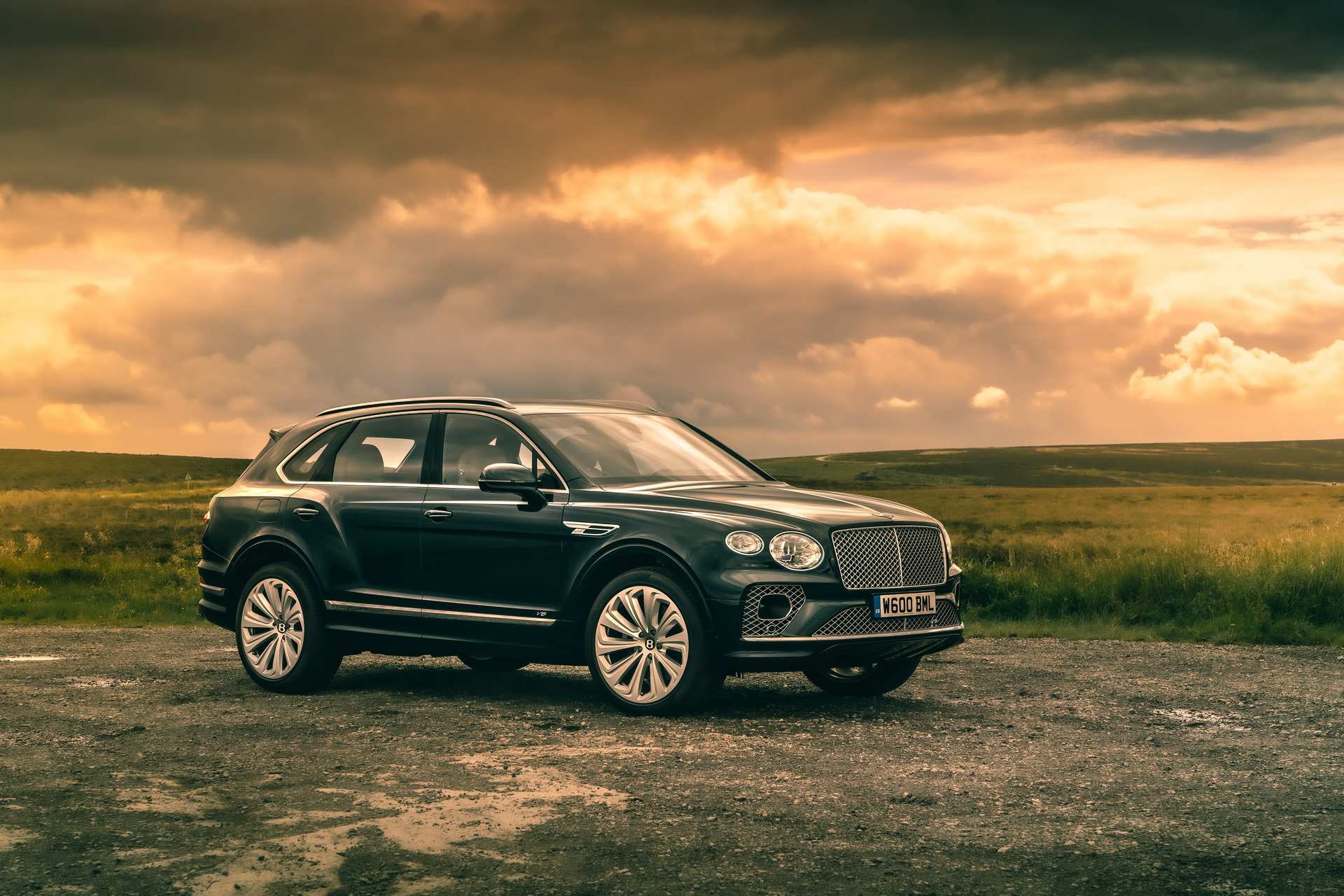 2021 Bentley Bentayga Reveals Its Fanciest, Four-Seat Variant